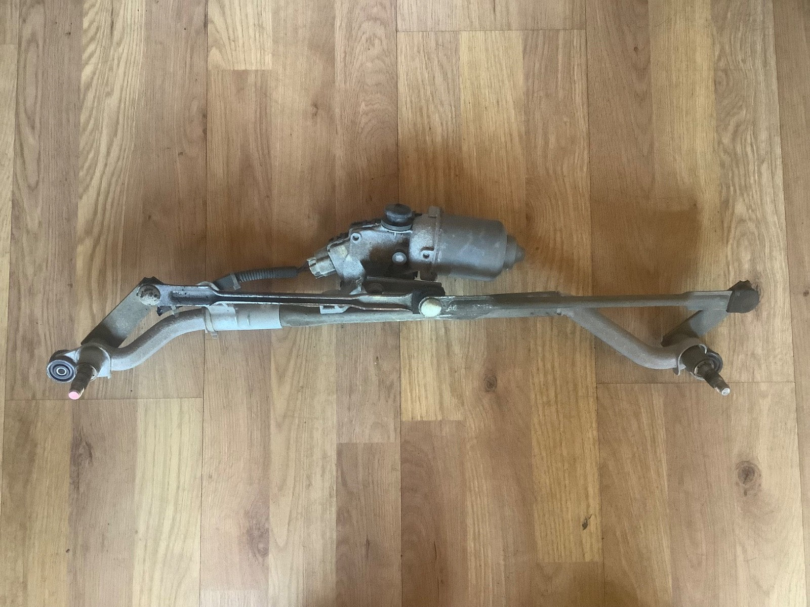 TOYOTA IQ FRONT WIPER MOTOR AND LINKAGE 85110 74040 2009 20141