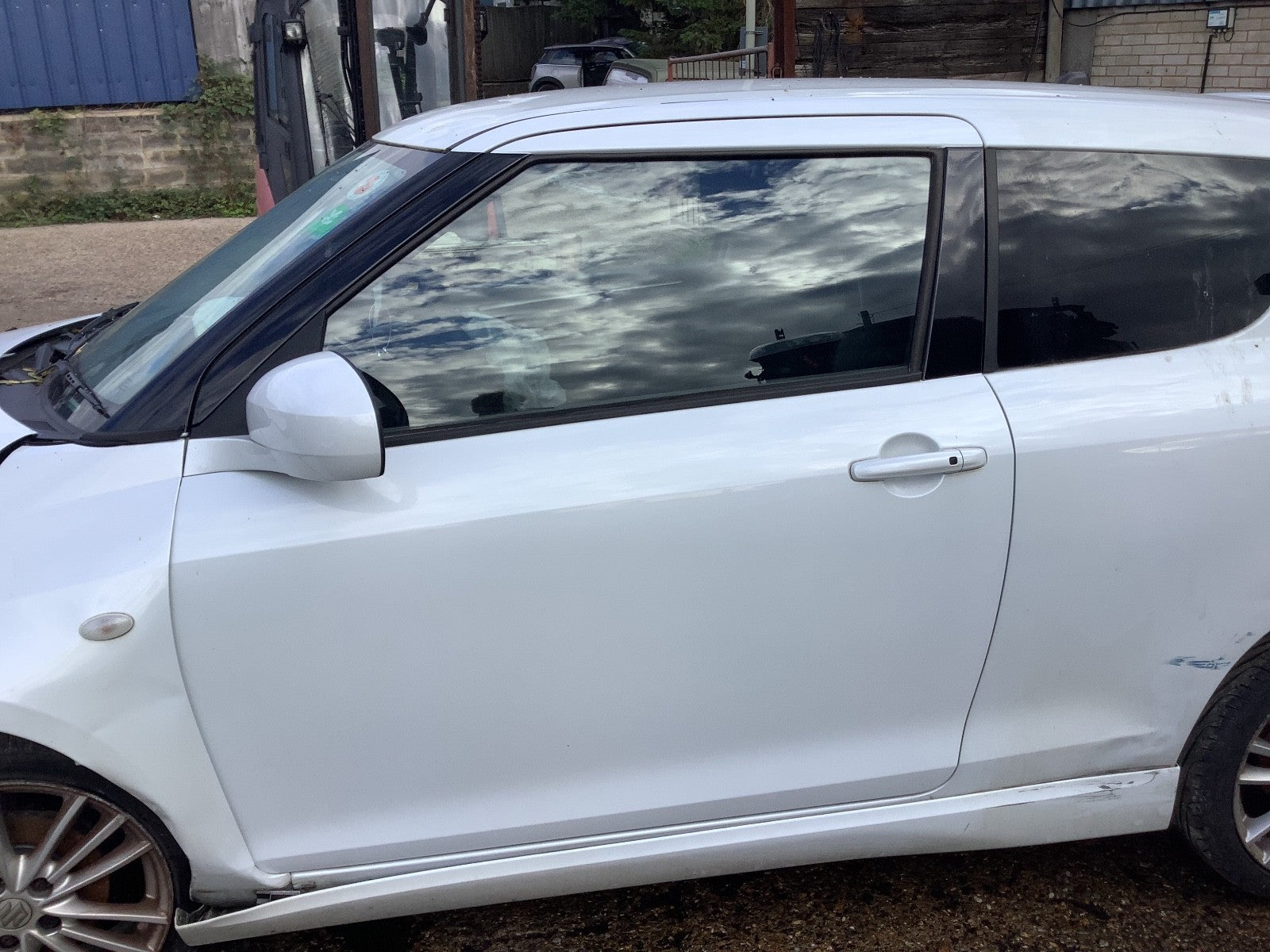 SUZUKI SWIFT SPORT MK3 PASSENGERS SIDE N/S FRONT DOOR WHITE MICA ZNL 3 DR 09 170