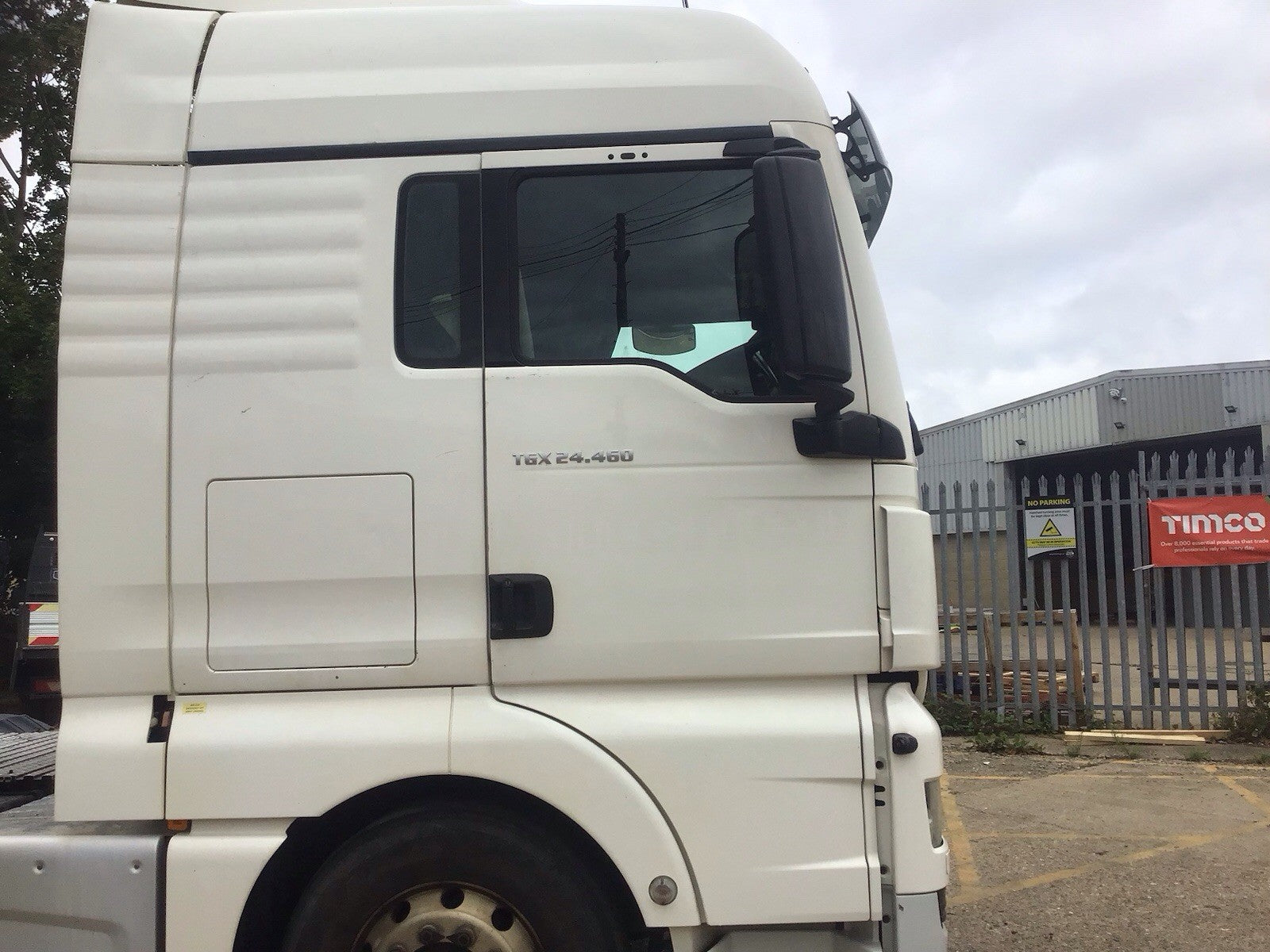 MAN TGX 24.460 DRIVER SIDE O/S DOOR IN WHITE WITHOUT MIRROR 2016 20190