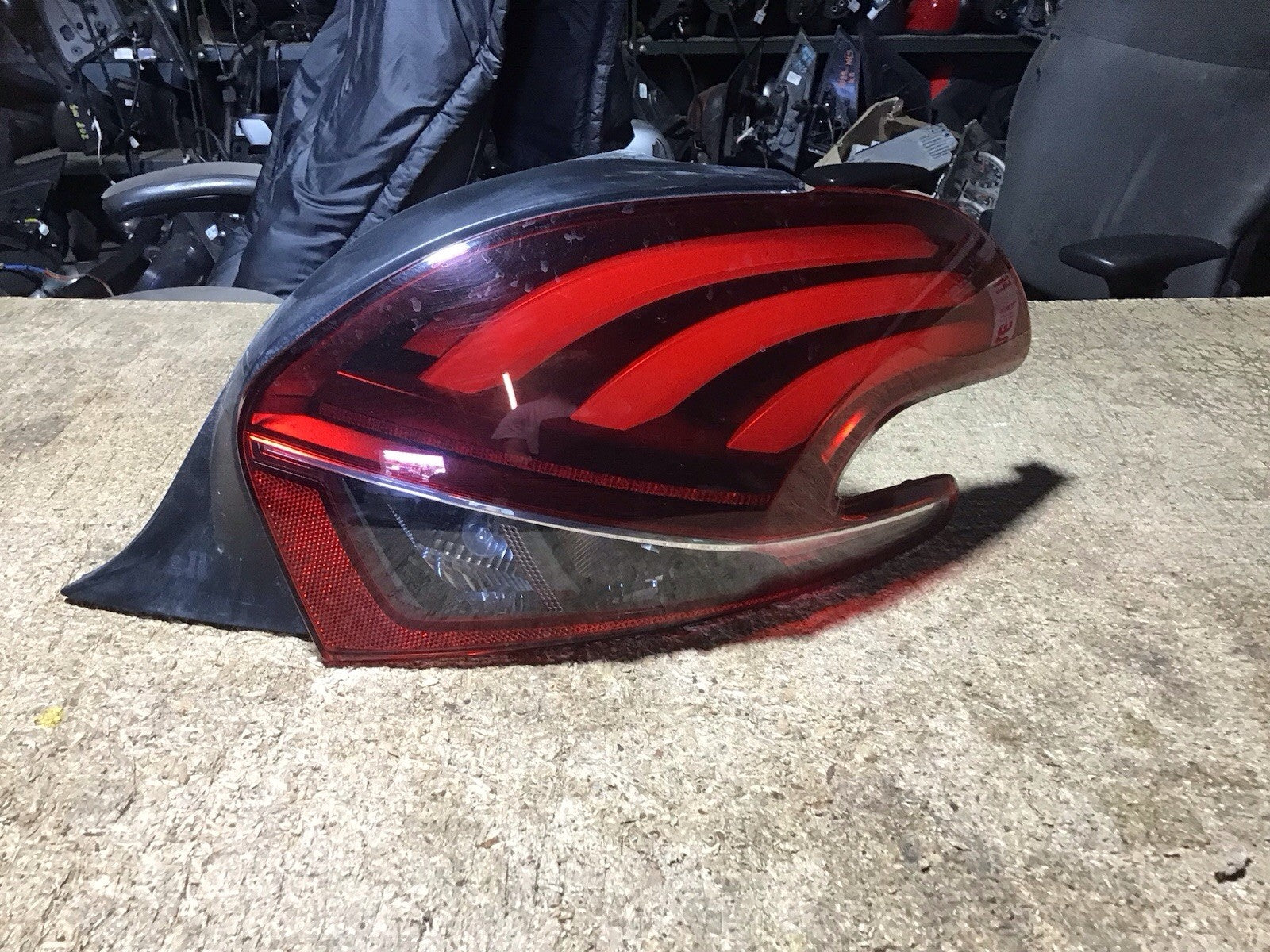 PEUGEOT 208 DRIVER'S SIDE O/S REAR LIGHT 98256011 2012 20150