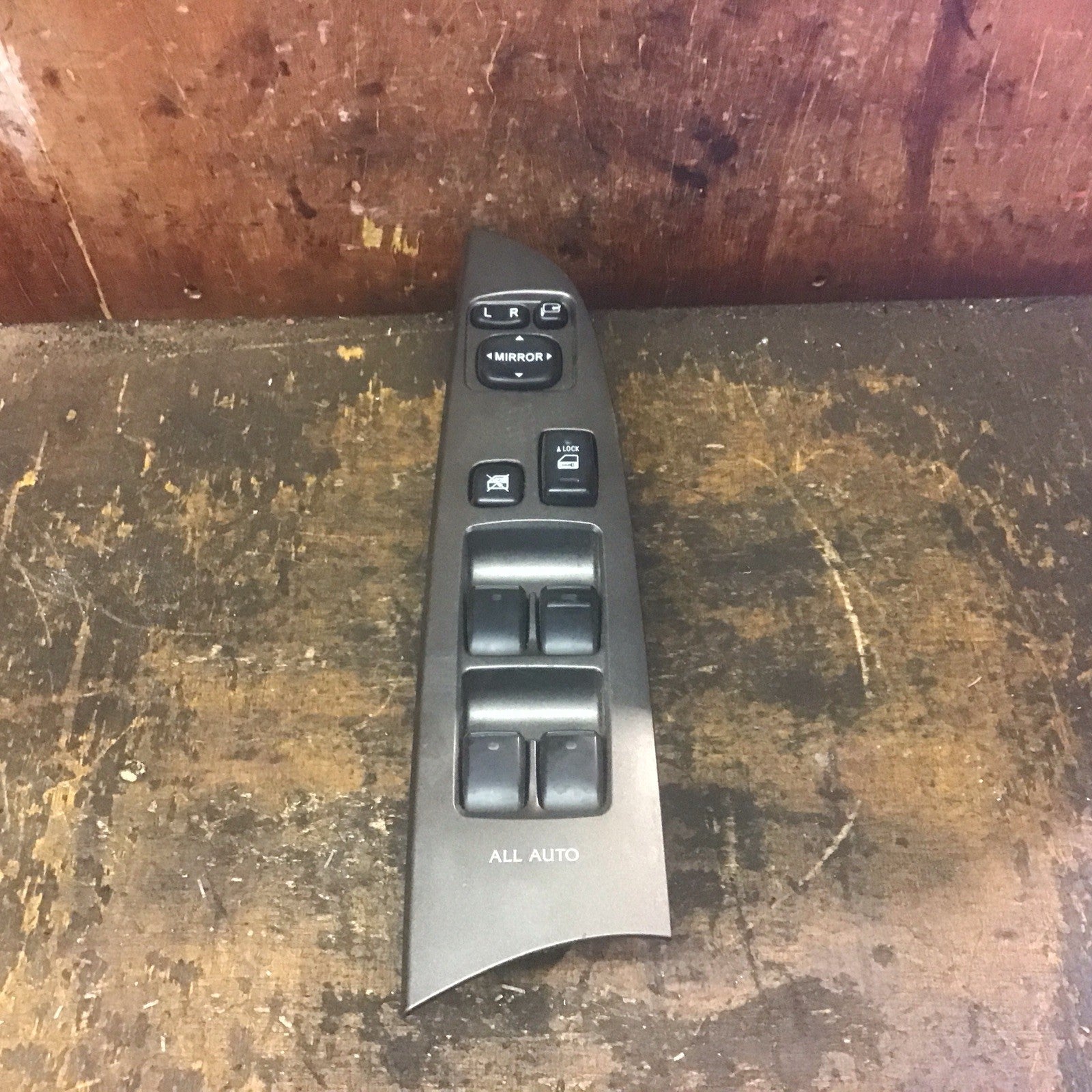 LEXUS IS220 IS250 DRIVERS SIDE ELECTRIC WINDOW CONTROL UNIT 84040 53070 05 20131