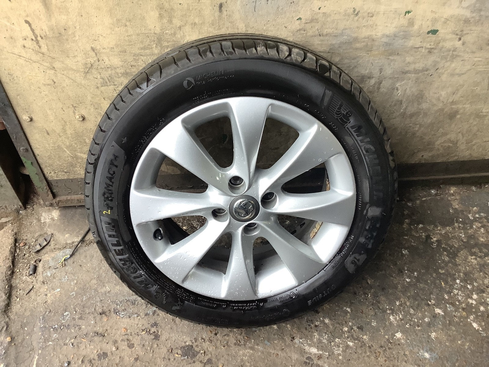 VAUXHALL CORSA D ALLOY WHEEL 16'' AND TYRE 195X55X16 13374019 2006 20140