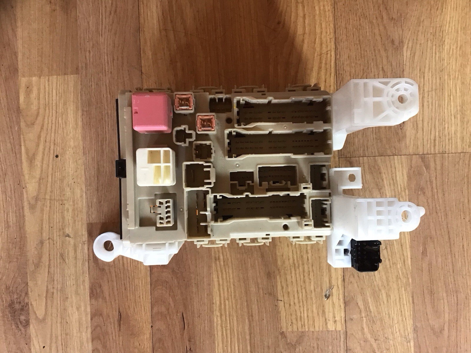 TOYOTA VERSO FUSE BOX 82730 0F310 A 2013 20180