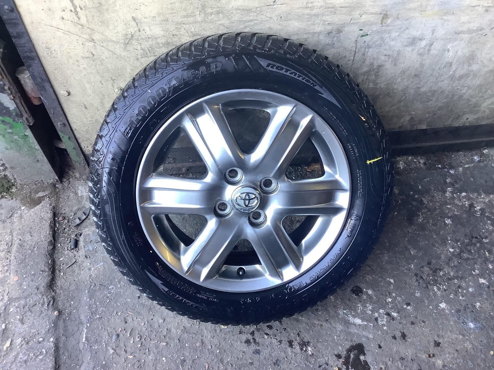 TOYOTA IQ ALLOY WHEEL 15'' TYRE 175X65X15 2008 20160