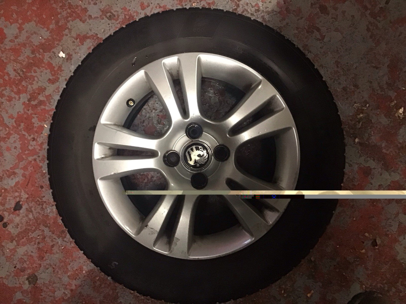 VAUXHALL CORSA D ALLOY WHEEL 15'' ET39 T093 AND TYRE 185X65X15 2006 20140