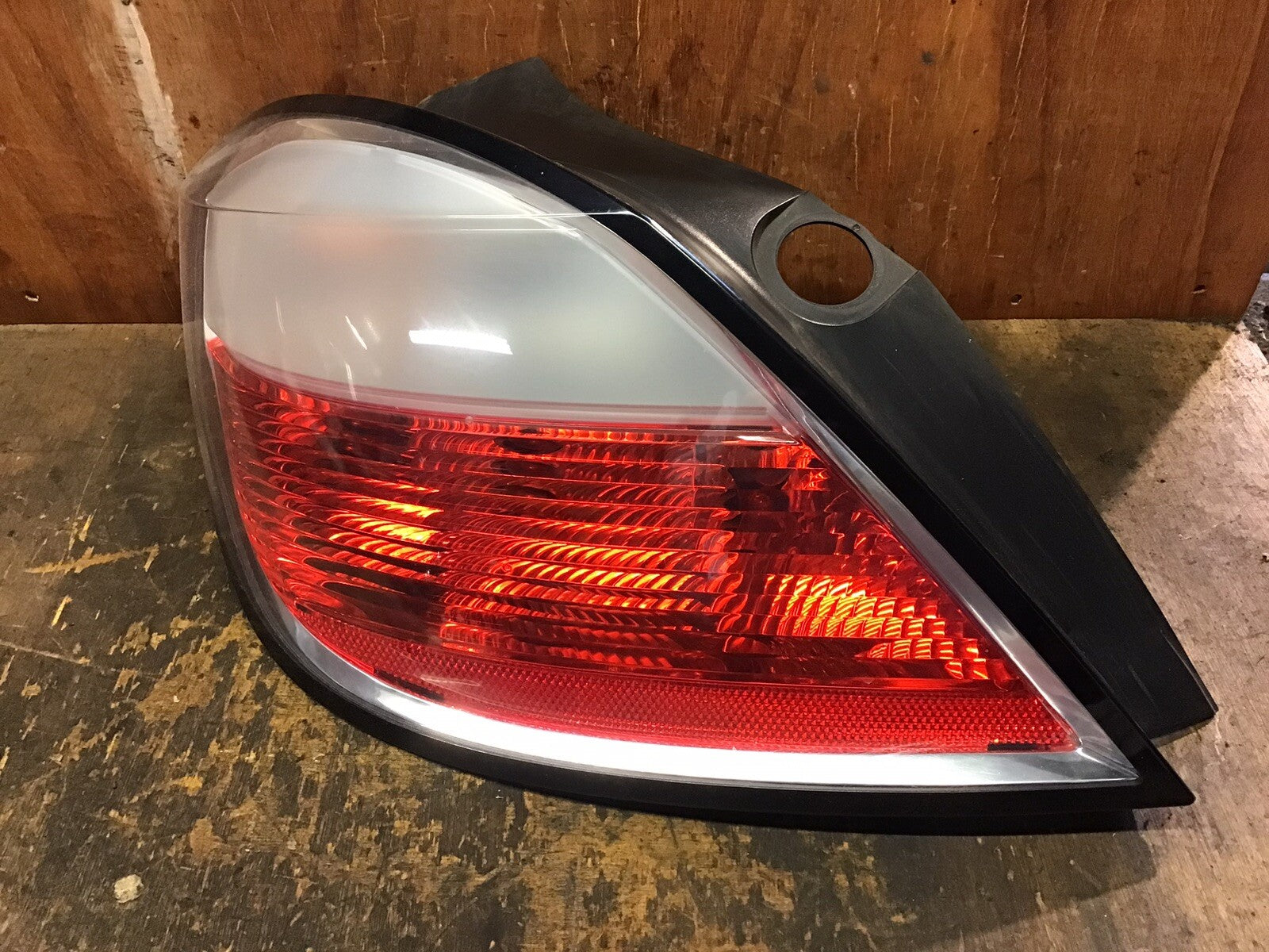 VAUXHALL ASTRA H PASSENGER'S SIDE N/S REAR LIGHT CLUSTER 5 DOOR MODEL 2005 20090