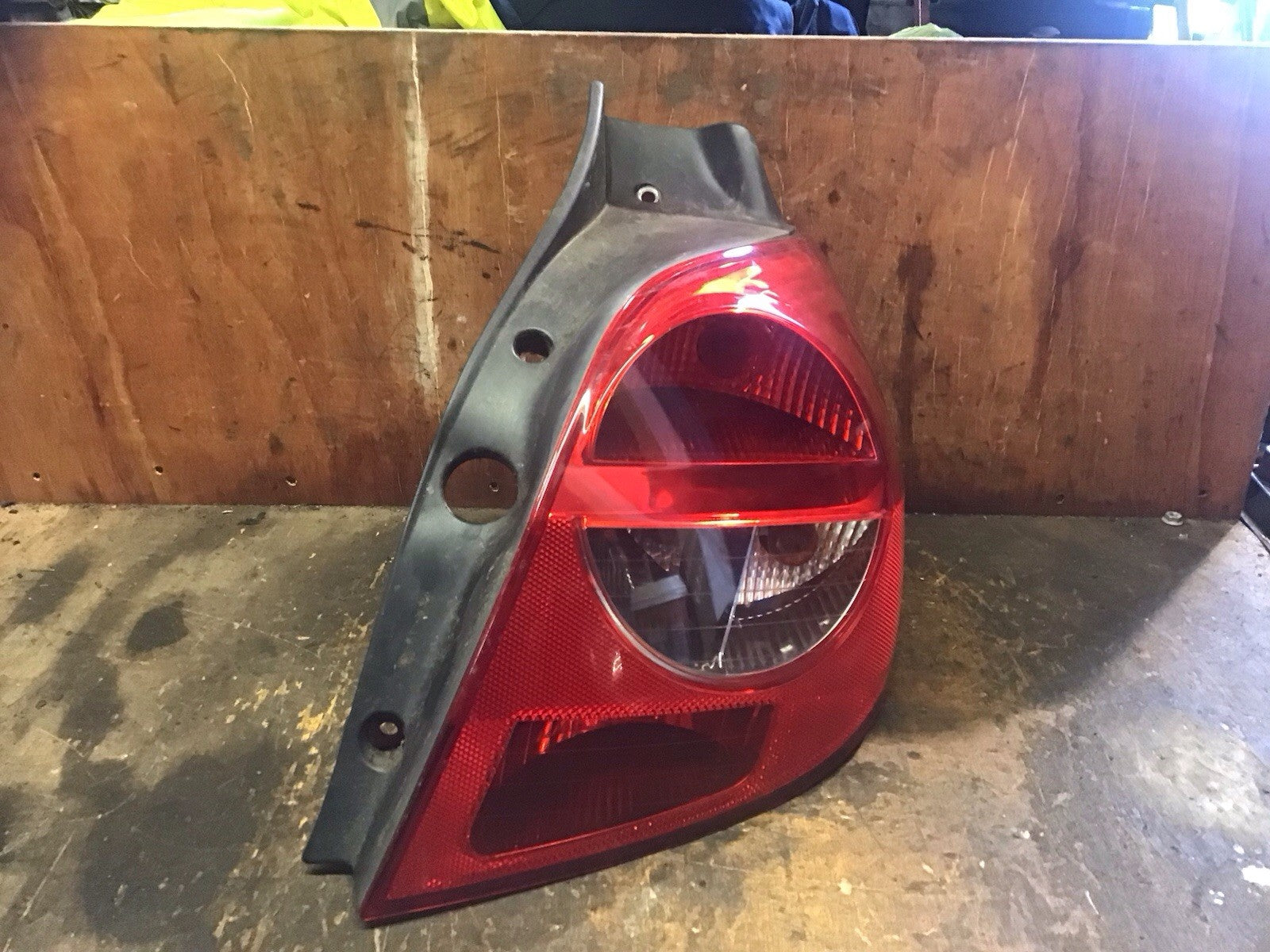 RENAULT CLIO DRIVERS SIDE O/S REAR LIGHT 89035080 2007 20140