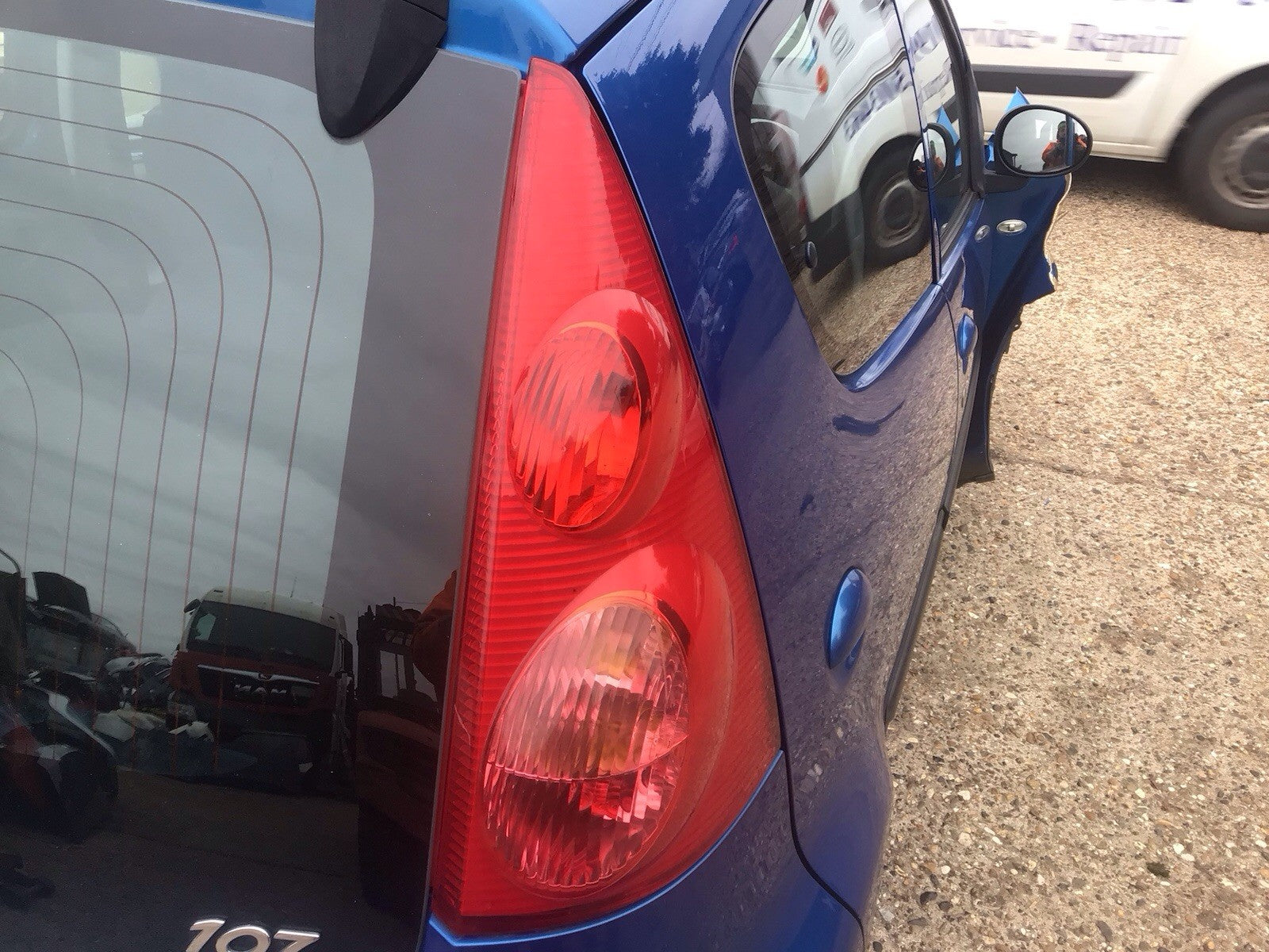 PEUGEOT 107 DRIVER'S SIDE O/S REAR LIGHT 2005 20120