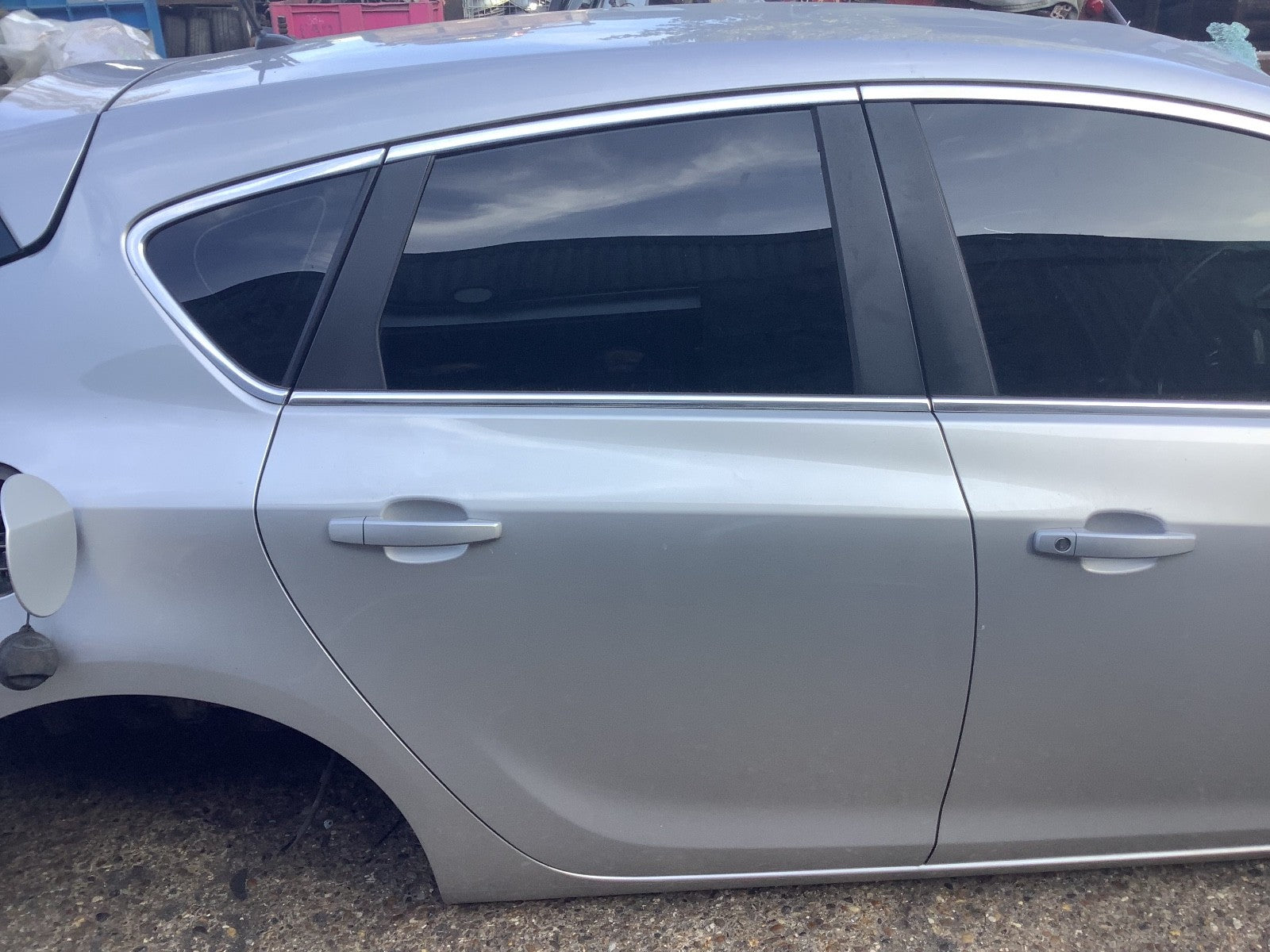 VAUXHALL ASTRA J DRIVER'S SIDE O/S REAR DOOR SOVERIGN SILVER Z176 2009 20150