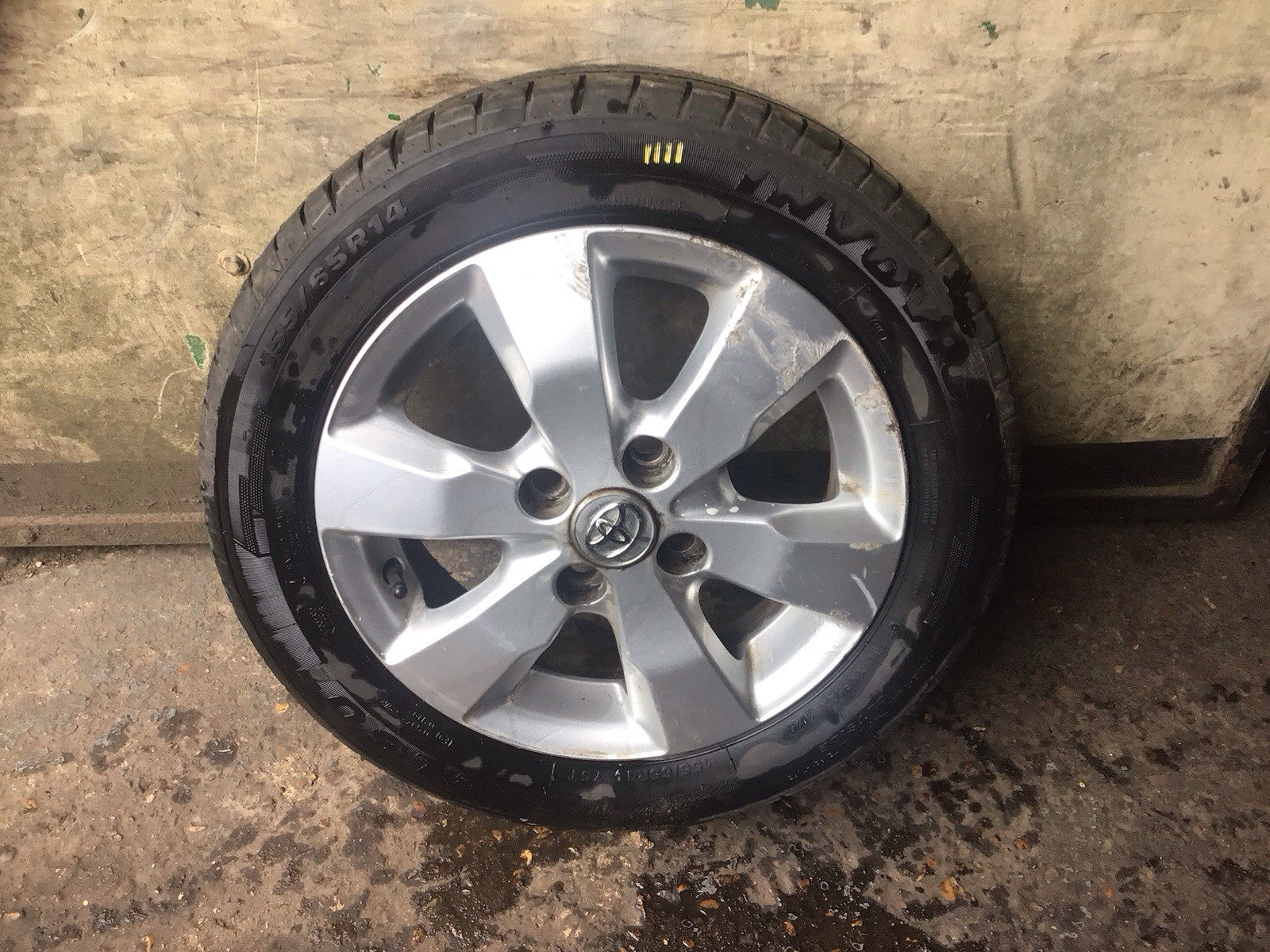 TOYOTA AYGO MK1 ALLOY WHEEL 14'' 42611 YY360 WITH TYRE 155X65X14 2005 20150