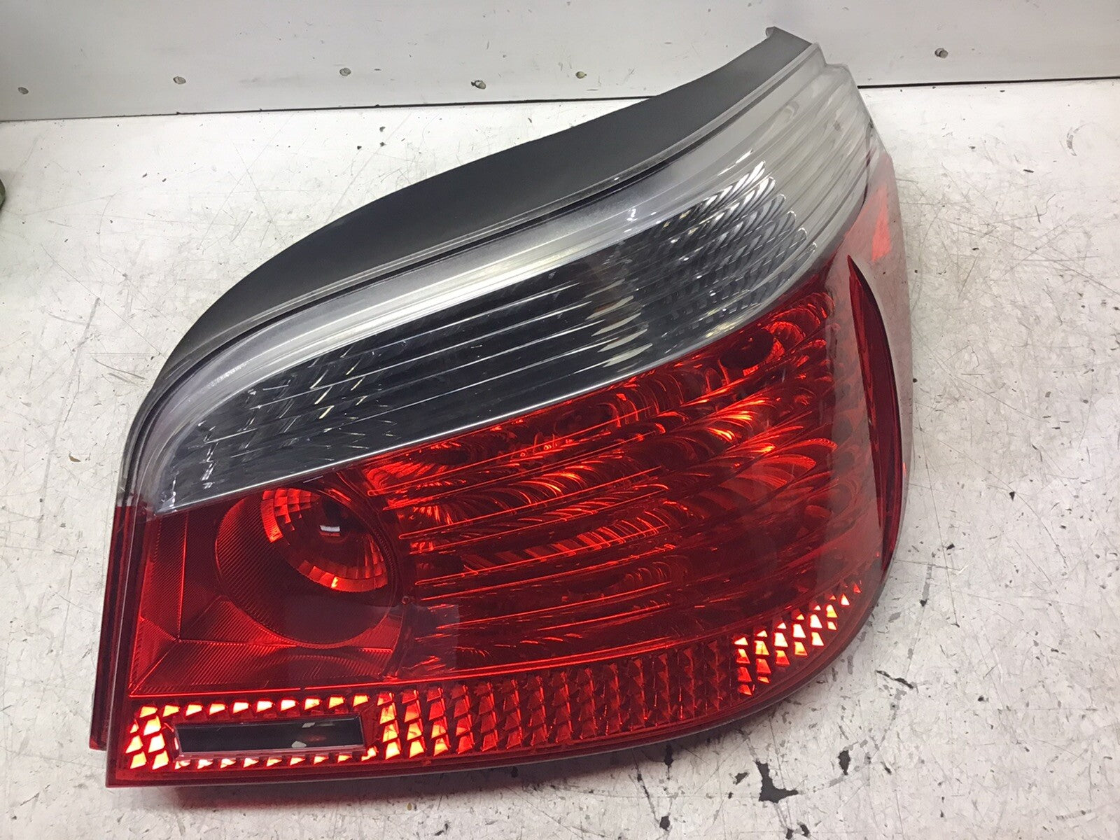 BMW 5 SERIES E60 DRIVERS SIDE O/S REAR LIGHT CLUSTER LAMP 2003 20071
