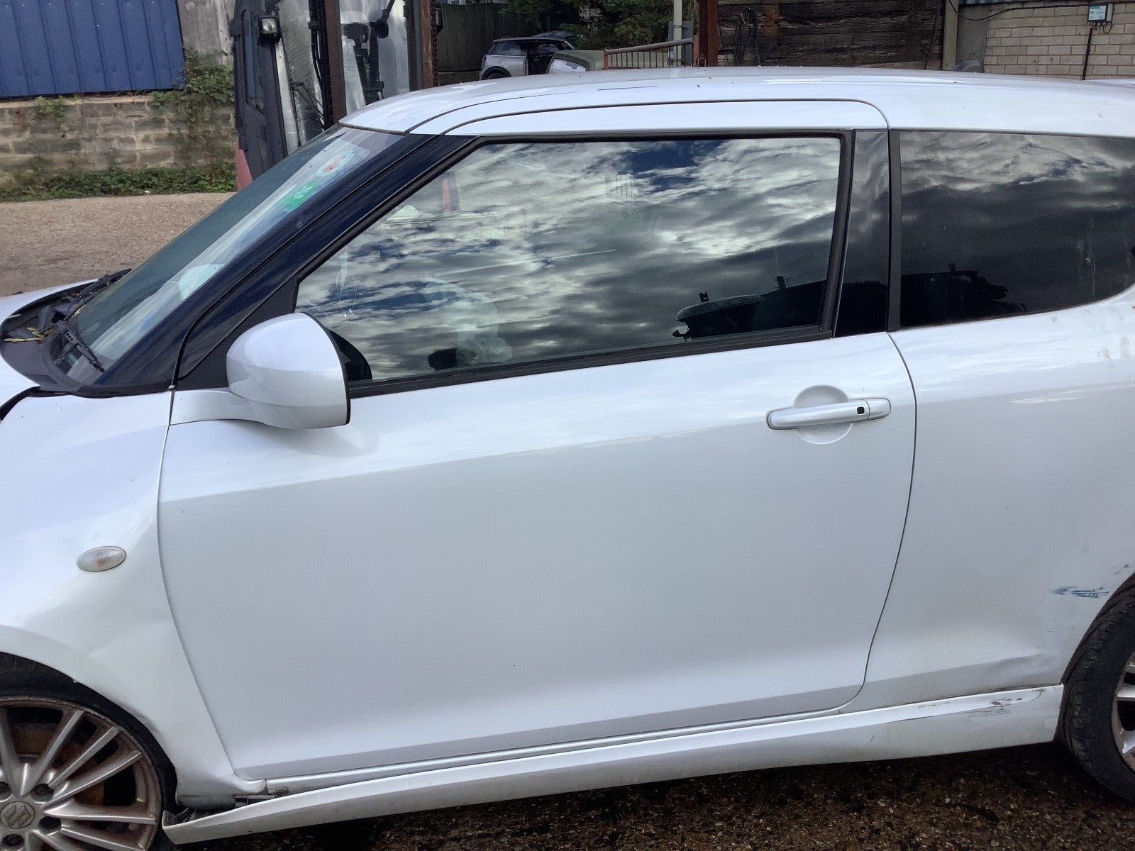 SUZUKI SWIFT SPORT MK3 PASSENGERS SIDE N/S FRONT DOOR WHITE MICA ZNL 3 DR 09 171
