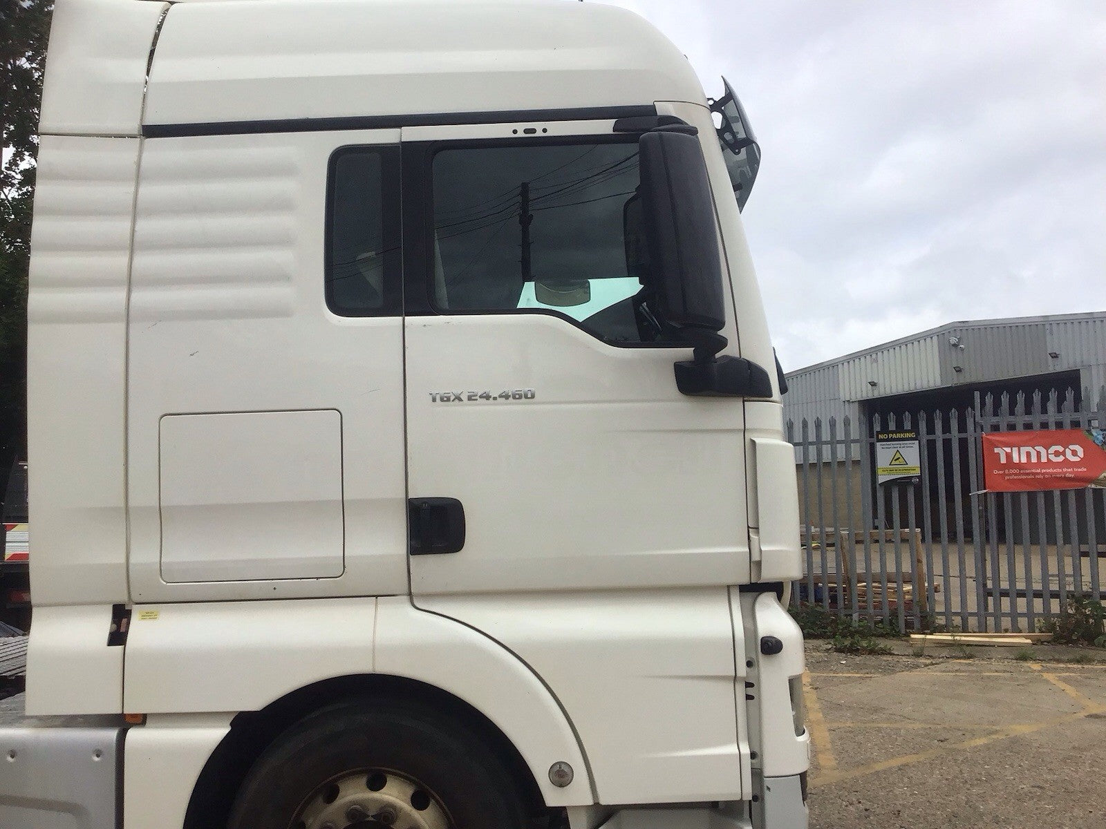 MAN TGX 24.460 DRIVER SIDE O/S DOOR IN WHITE WITHOUT MIRROR 2016 20191