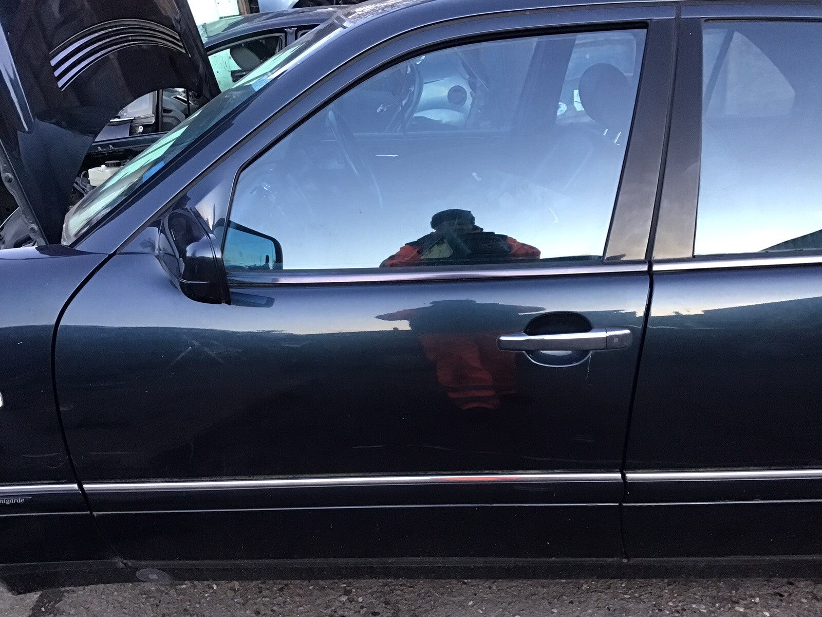 MERCEDES E CLASS W210 PASSENGER'S SIDE N/S/F FRONT DOOR SALOON 1996 20020