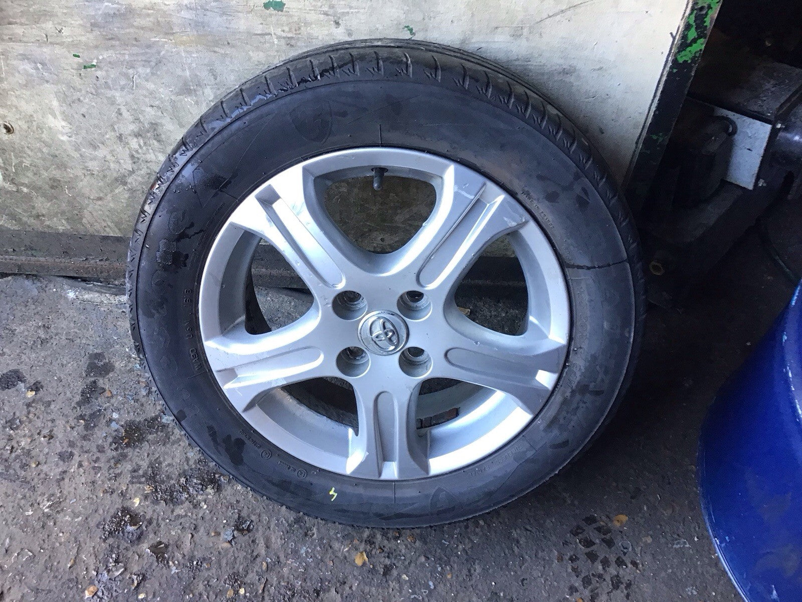 TOYOTA YARIS TR VVT I MK2 ALLOY WHEEL 15'' 42611 YY160 WITH TYRE 185X60X15 06 111