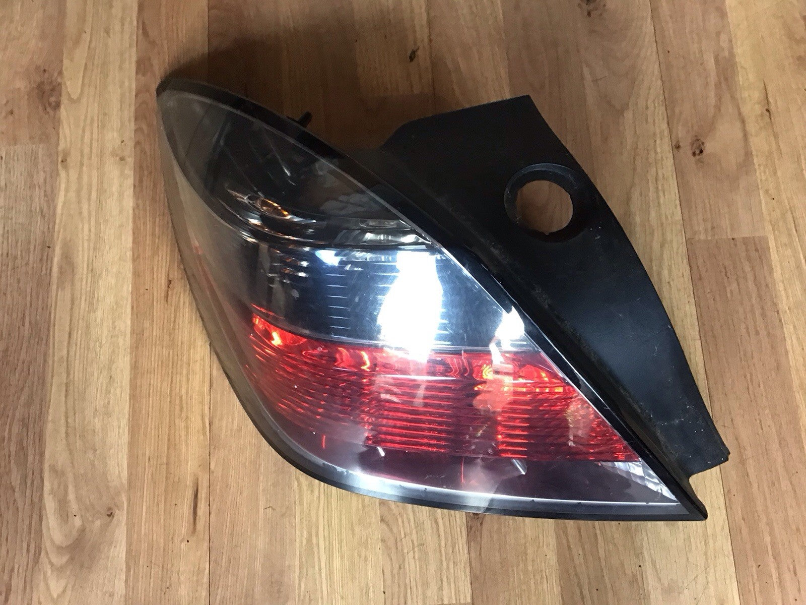 VAUXHALL ASTRA H PASSENGER'S SIDE N/S REAR LIGHT CLUSTER 13252443 2005 20090
