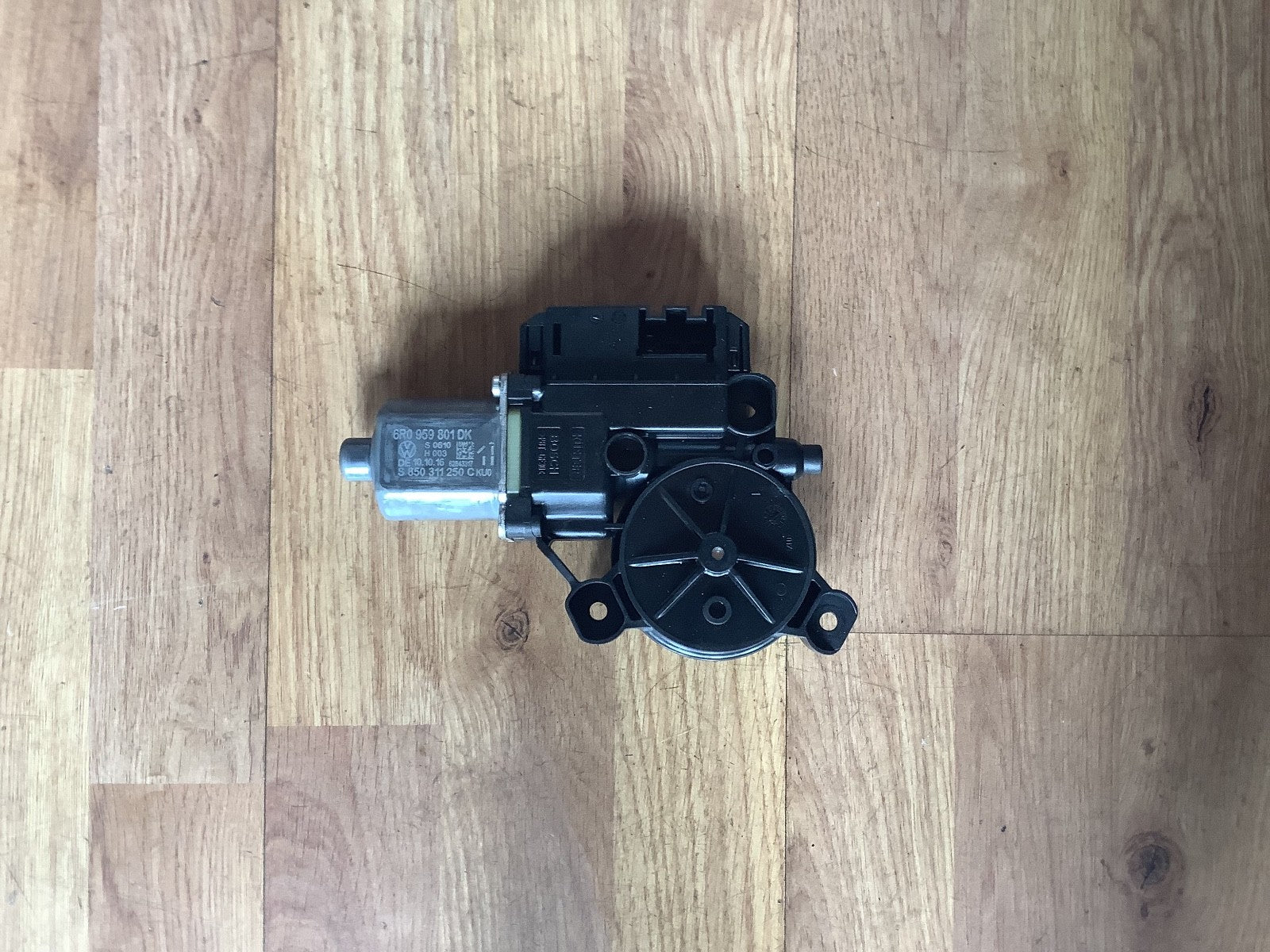 VOLKSWAGEN POLO 6R PASSENGER SIDE FRONT WINDOW MOTOR 6R0959801DK 2014 20170