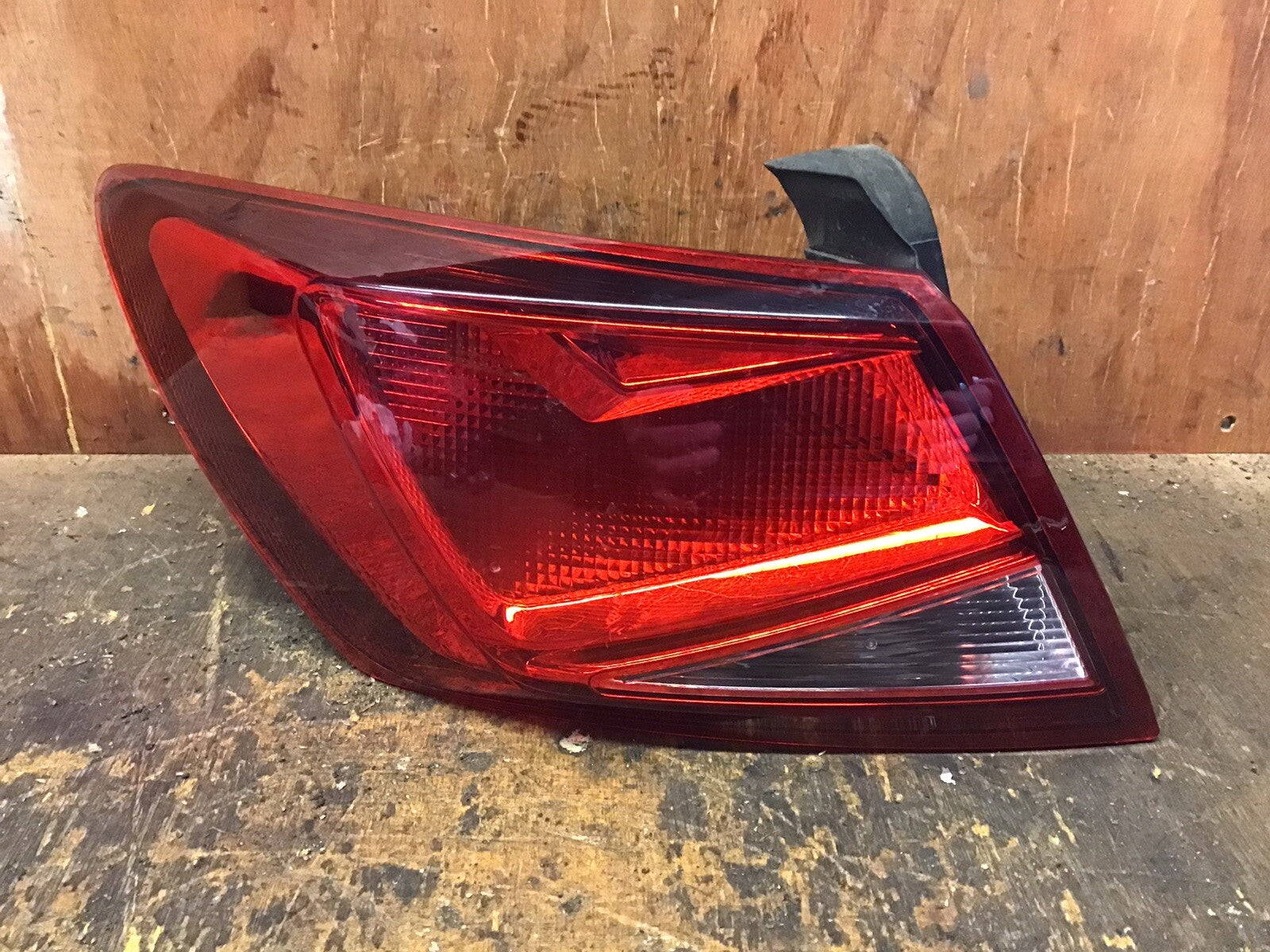 SEAT LEON PASSENGER'S SIDE N/S REAR LIGHT 5F0945095D 2012 20200