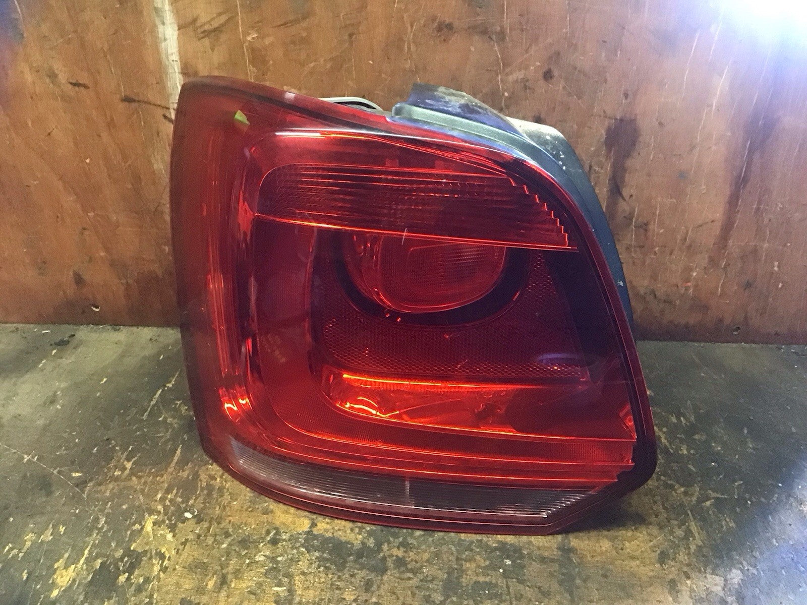 VOLKSWAGEN POLO 6R PASSENGERS SIDE N/S REAR LIGHT 6R0945257B 2009 20121