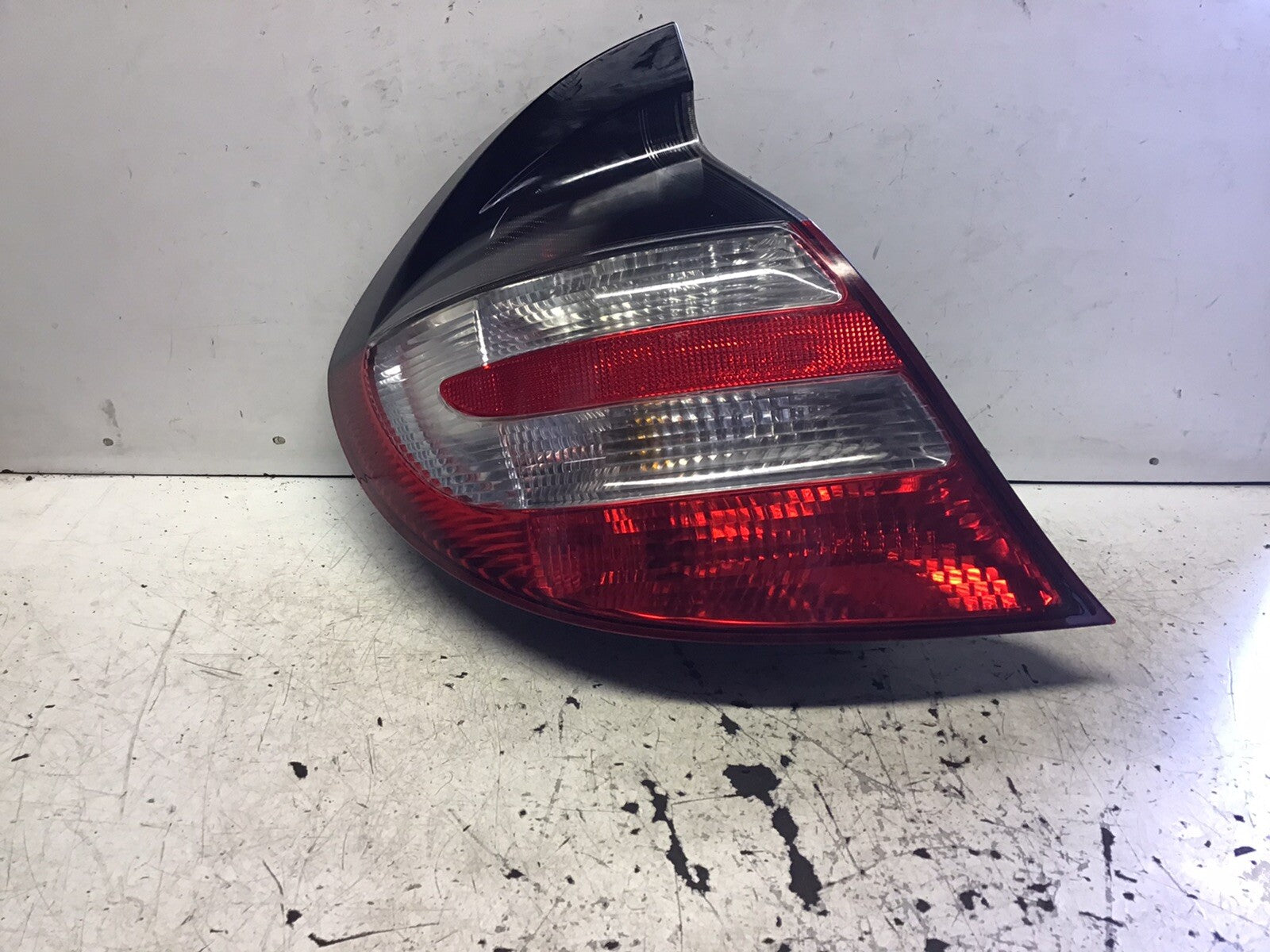 MERCEDES W203 COMPACT PASSENGER SIDE REAR LIGHT 2002 2008 0