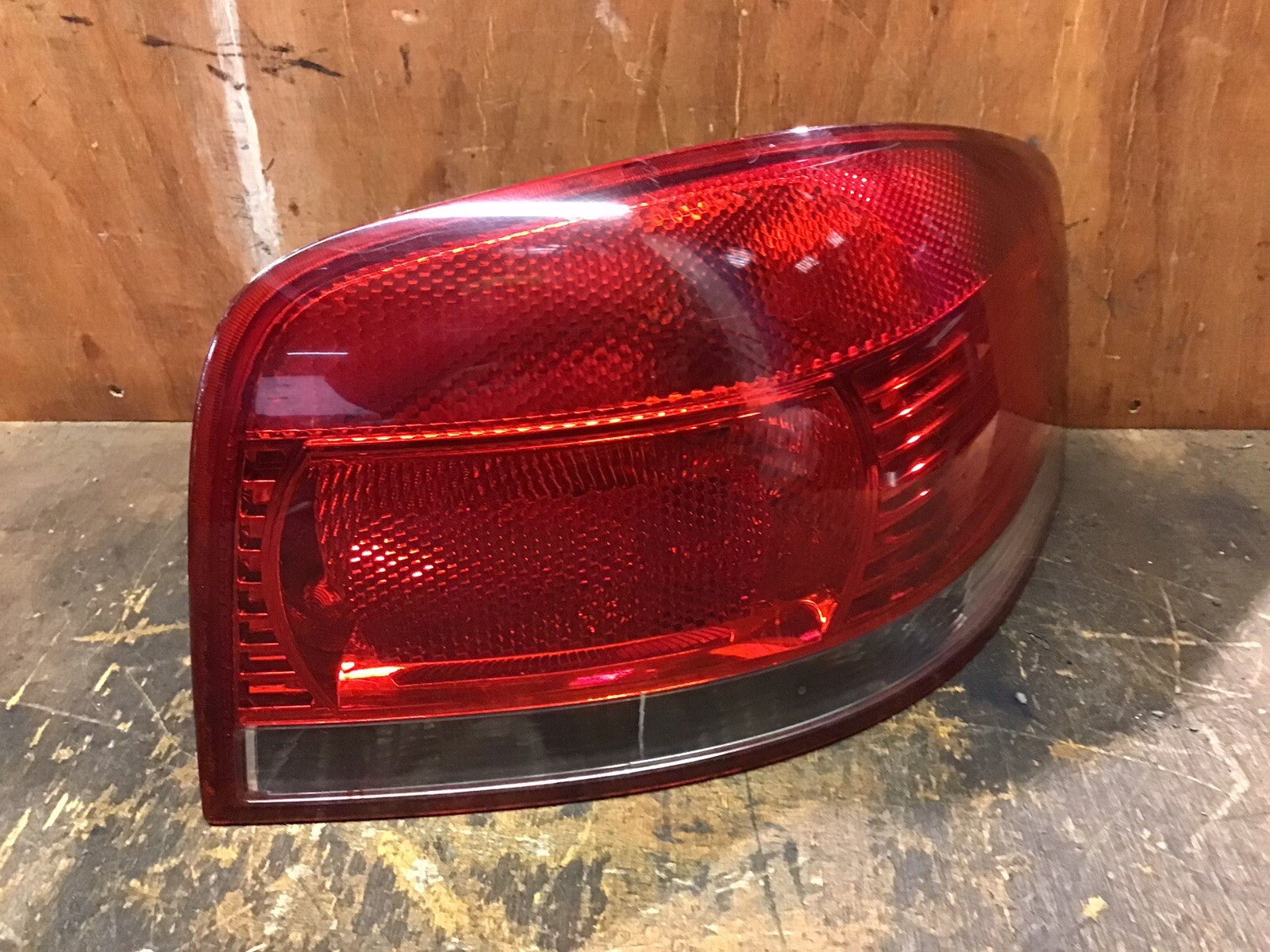 AUDI A3 8P DRIVER'S SIDE O/S REAR LIGHT 8P0945096A 3DOOR 2004 20080