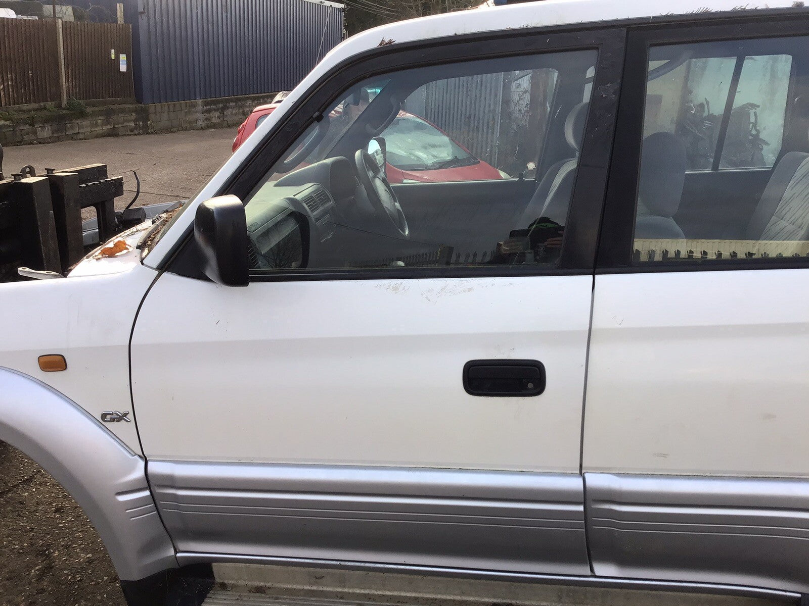 TOYOTA LANDCRUISER COLORADO PASSENGER SIDE N/S FRONT DOOR WHITE 1996 20020