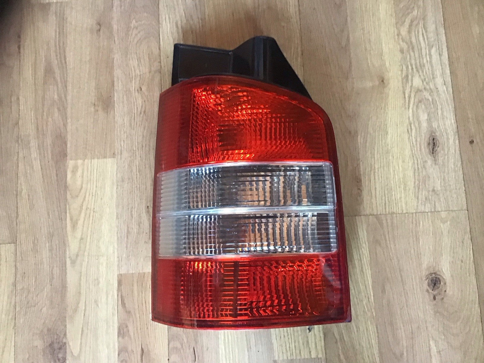 VOLKSWAGEN TRANSPORTER T5 PASSENGER'S SIDE N/S REAR LIGHT 7H0945257A 2003 20091