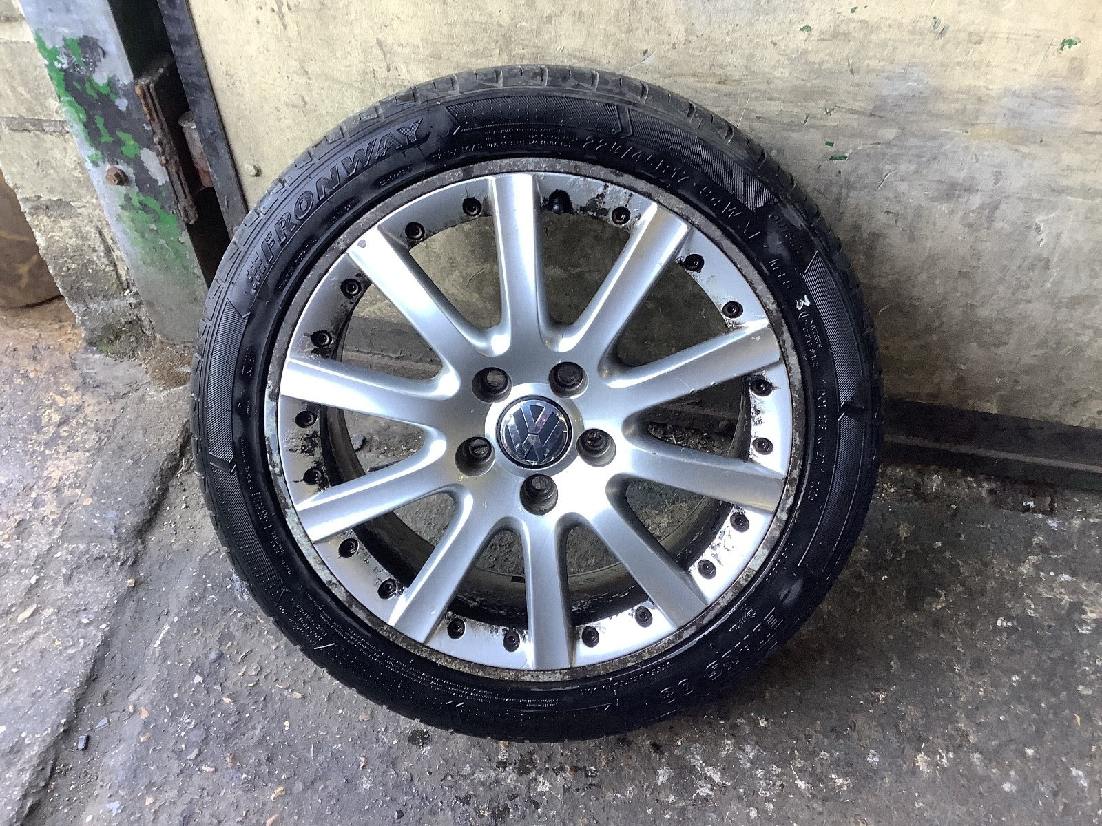 VOLKSWAGEN GOLF MK5 ALLOY WHEEL 17" 1K0601025K WITH TYRE 225X45X17 2002 20080