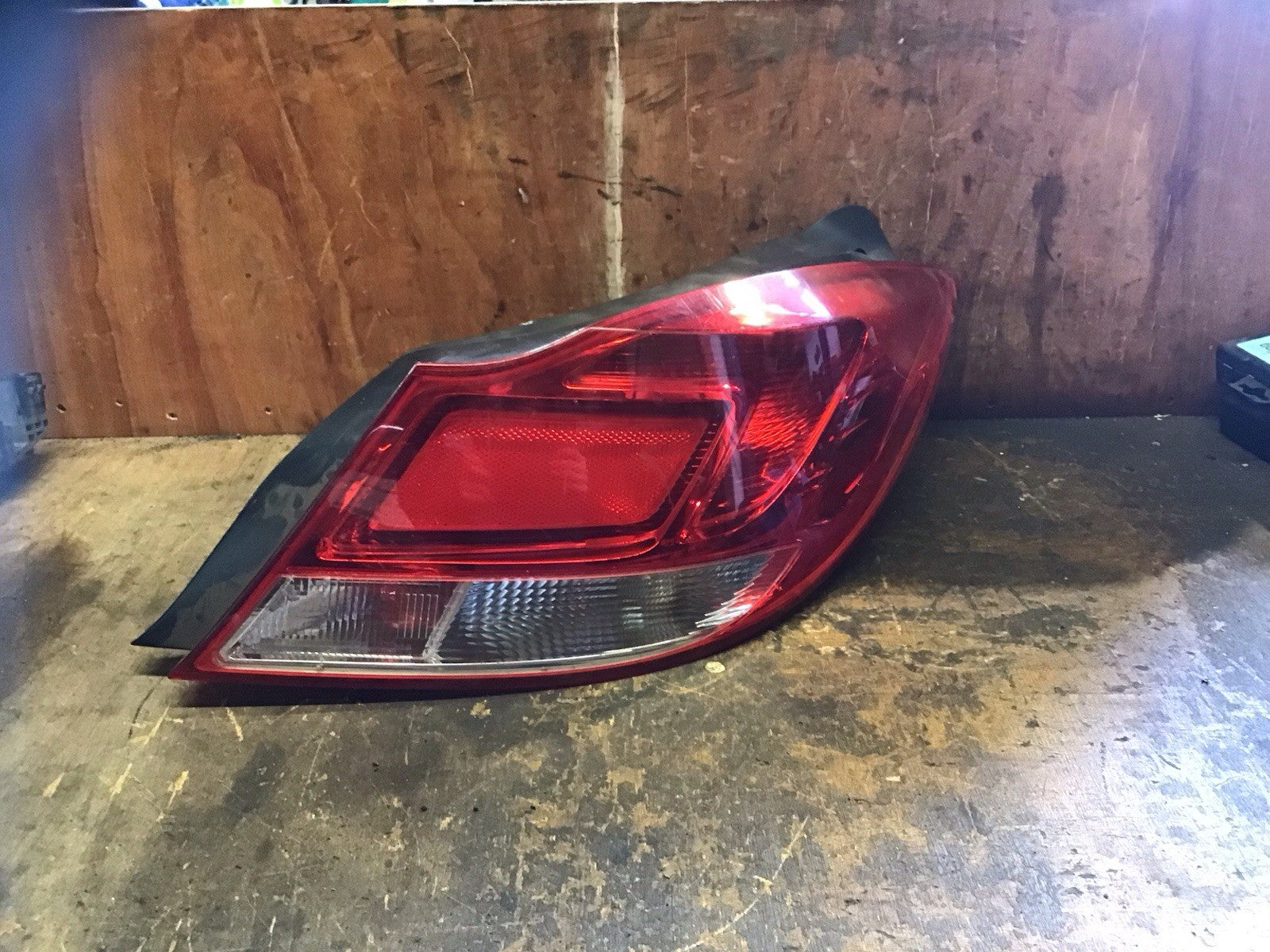VAUXHALL INSIGNIA MK1 DRIVER'S SIDE O/S REAR LIGHT 2008 20131