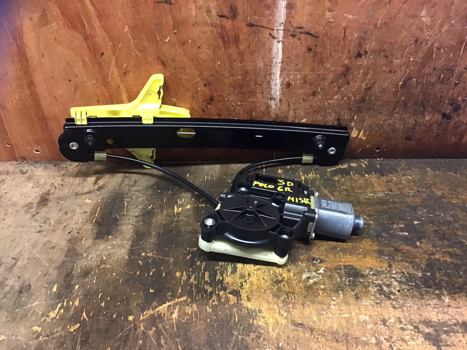 POLO 6R PASSENGERS REAR WINDOW MOTOR AND REGULATOR 6R0959811F 5 DOOR 09 20131