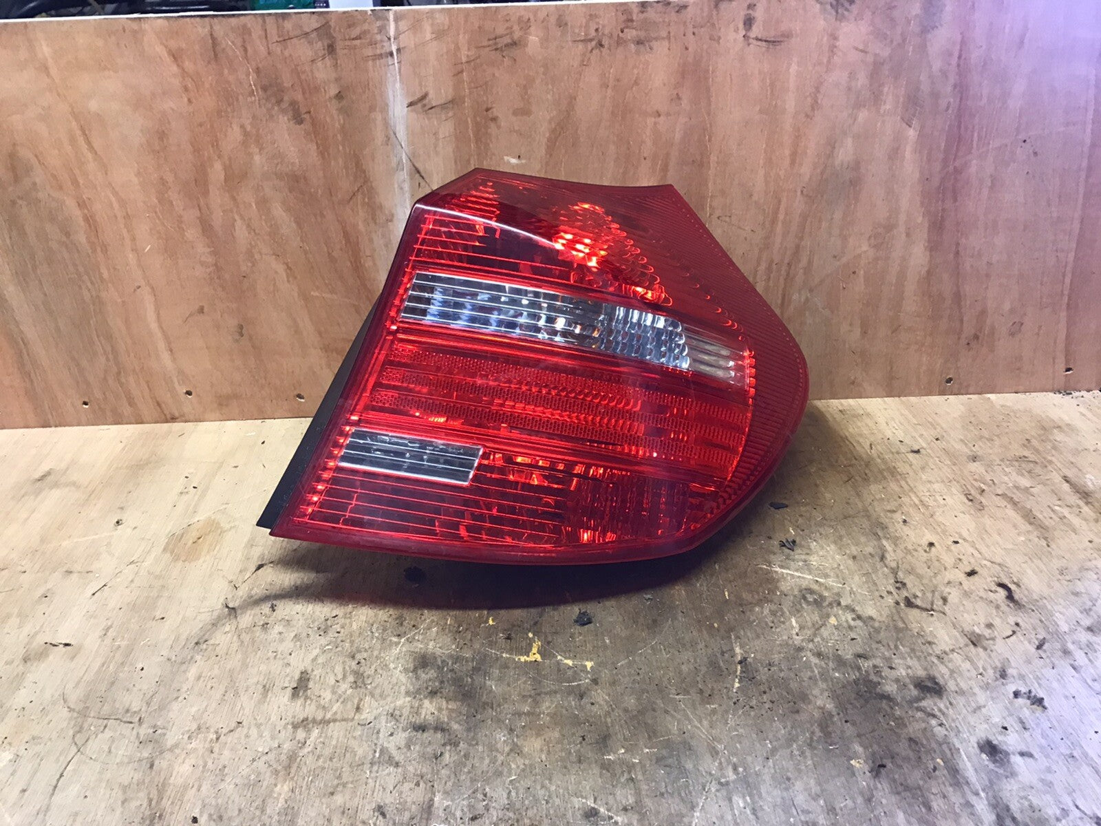 BMW 1 SERIES DRIVER'S SIDE O/S REAR LIGHT 2007 20121