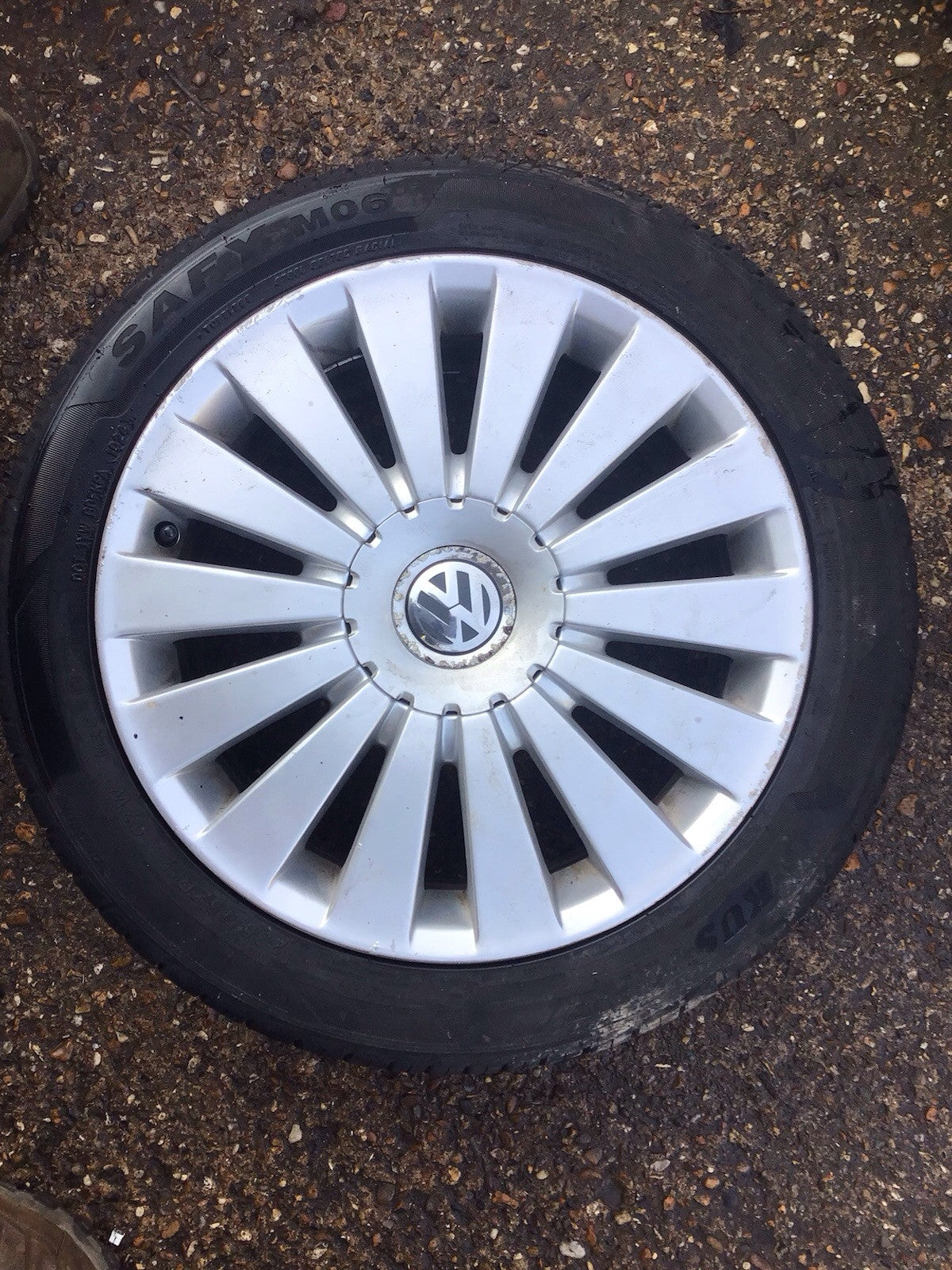 VOLKSWAGEN PASSAT B6 ALLOY WHEEL 17'' 3C0601025G TYRE 235X45X17 2005 20100