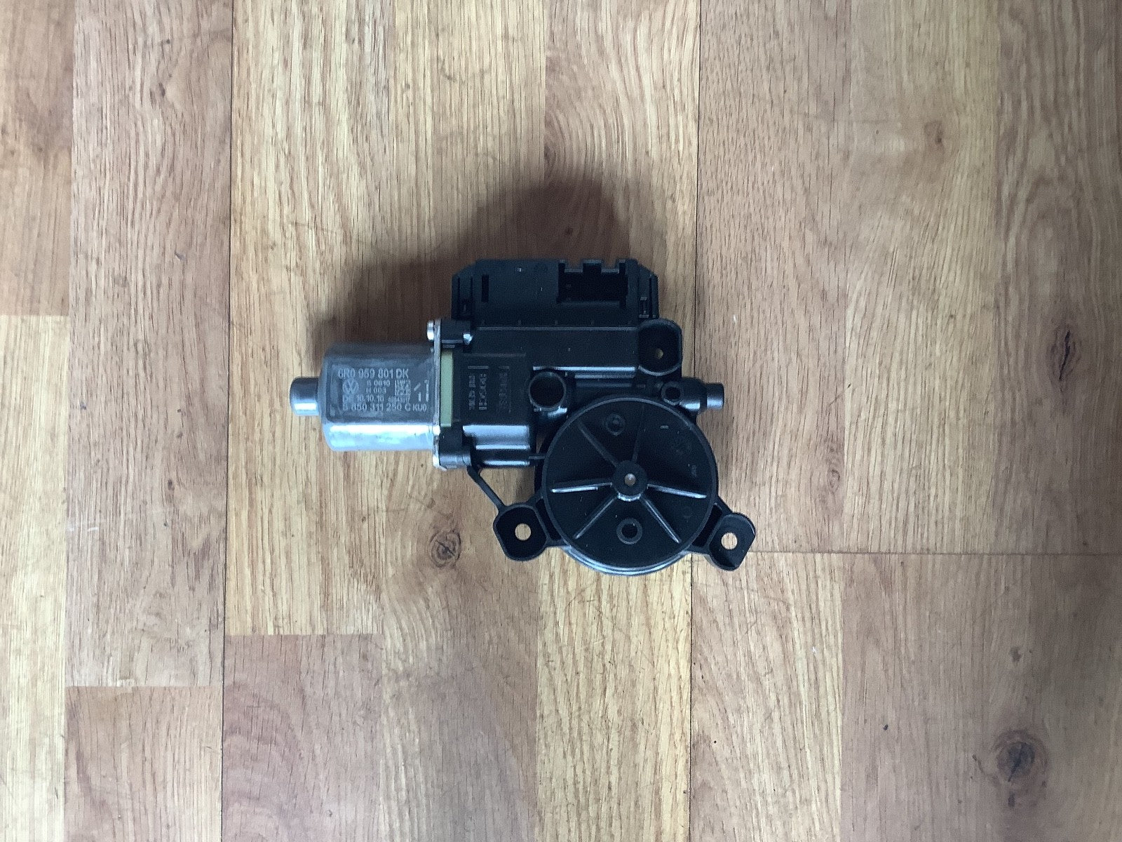 VOLKSWAGEN POLO 6R PASSENGER SIDE FRONT WINDOW MOTOR 6R0959801DK 2014 20171