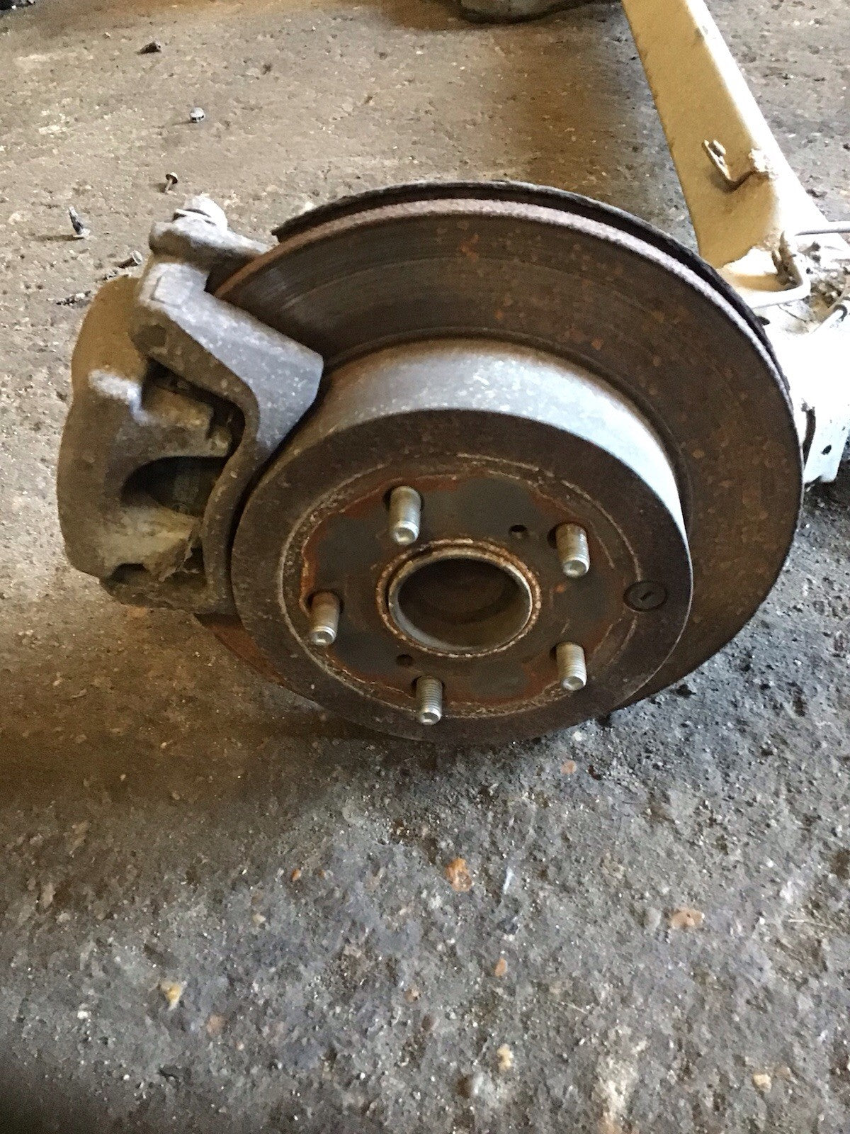 TOYOTA VERSO MK2 REAR AXLE BEAM DISC ABS 2013 20186