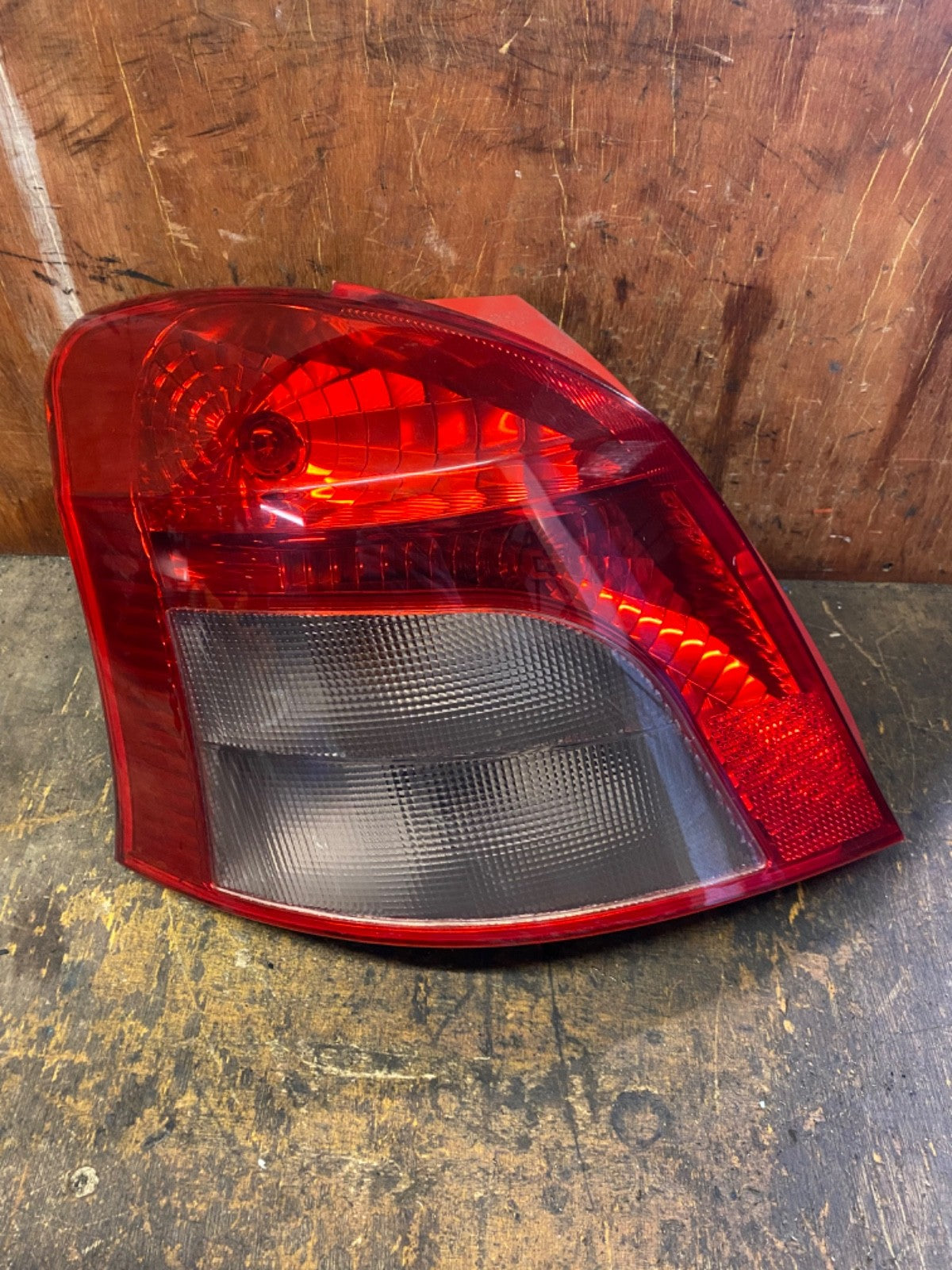 TOYOTA YARIS MK2 PASSENGER'S SIDE N/S REAR LIGHT 2006 20112