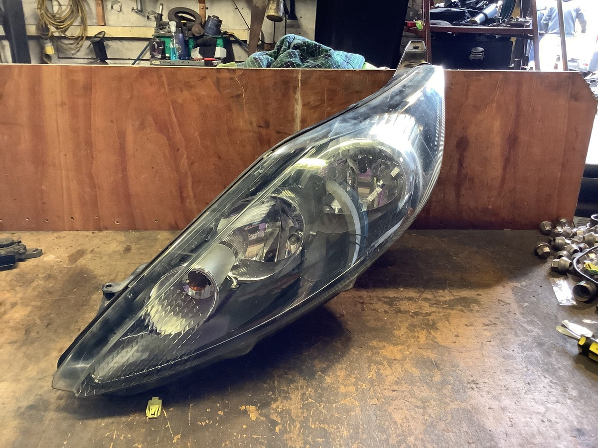 FORD FIESTA MK7 PASSENGER'S SIDE N/S HEADLIGHT 8A61 13W030 BJ 2009 20121
