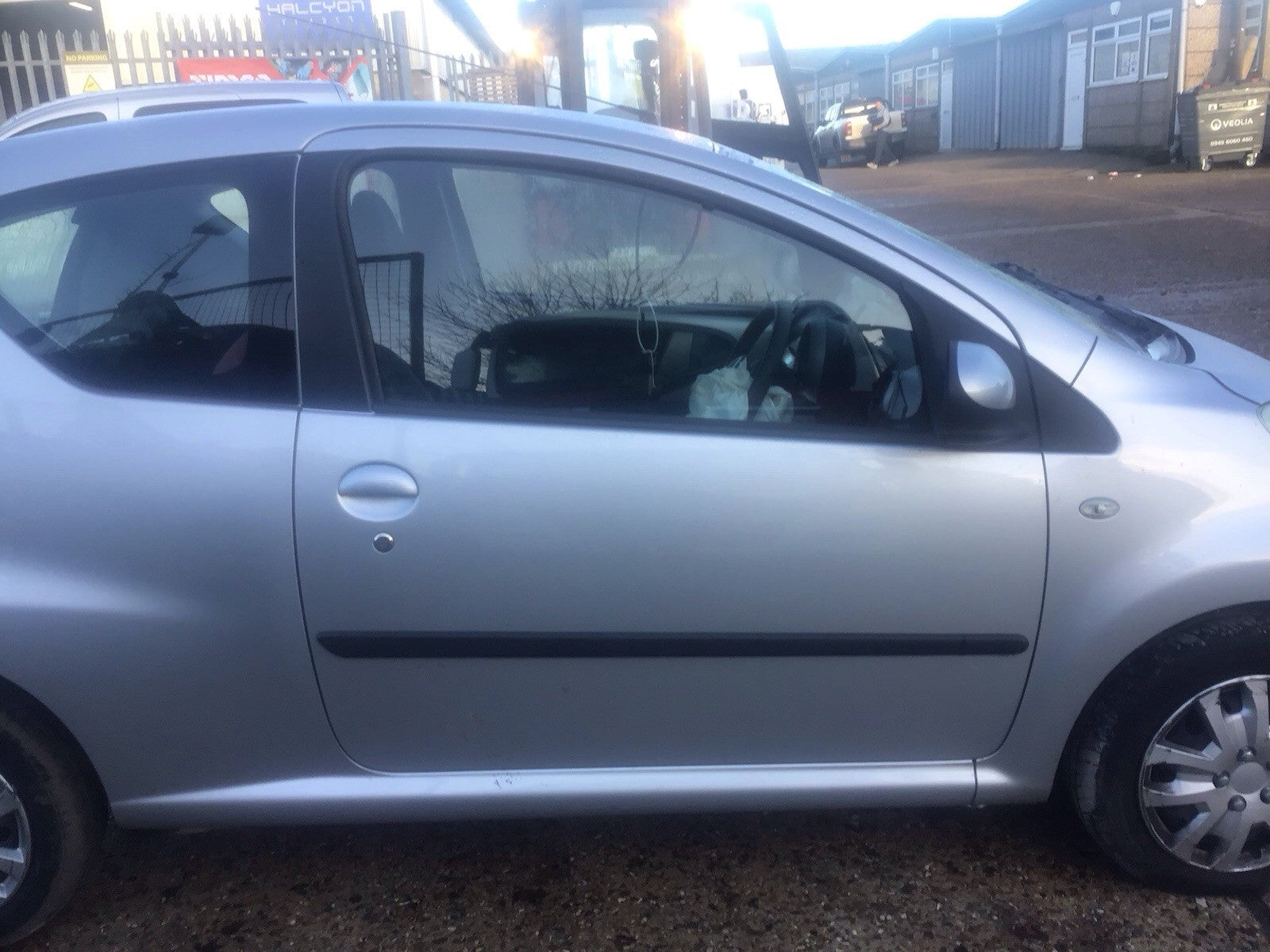 CITROEN C1 DRIVER SIDE O/S FRONT DOOR SILVER METALLIC KTB 3 DOOR 05 141