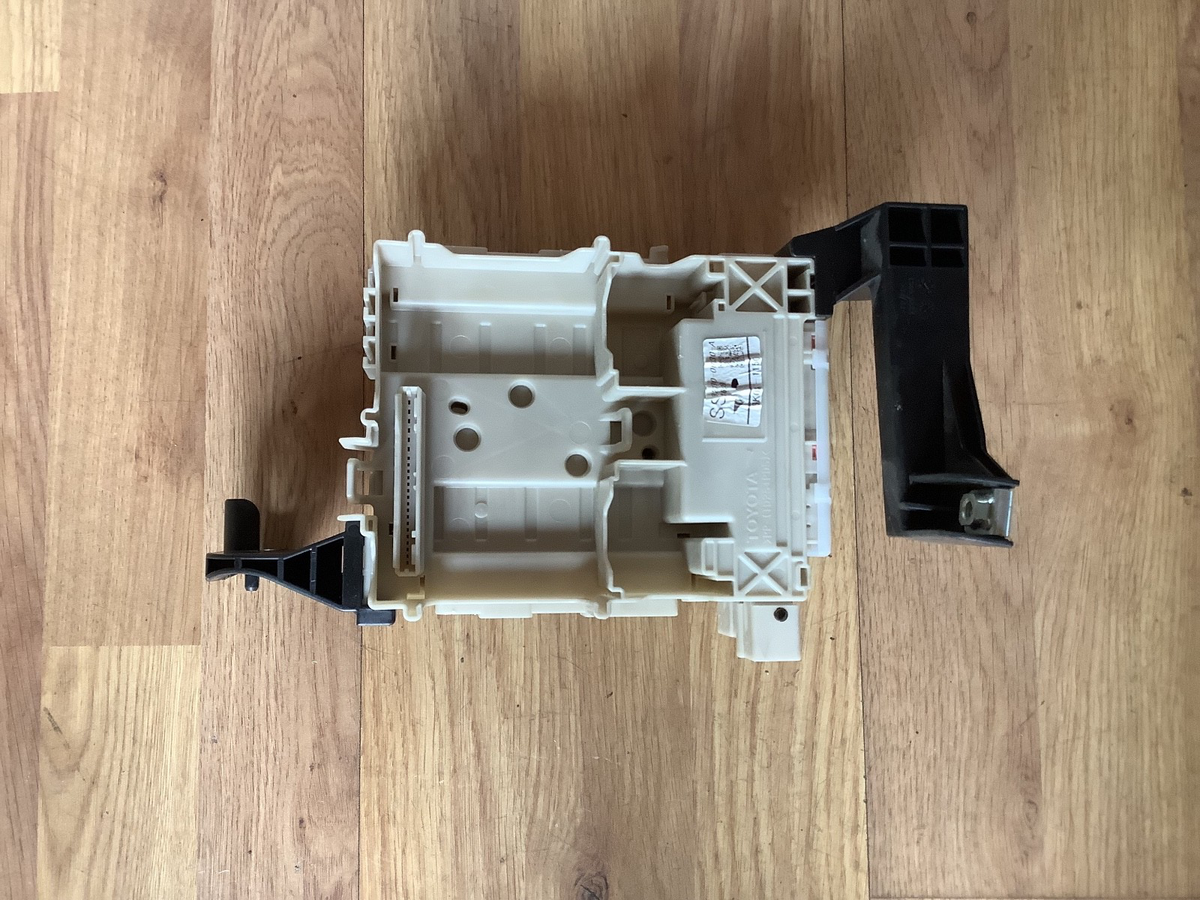 TOYOTA AYGO PEUGEOT 108 CITROEN C1 FUSE BOX BCM 82730 0H030 A 2015 20222