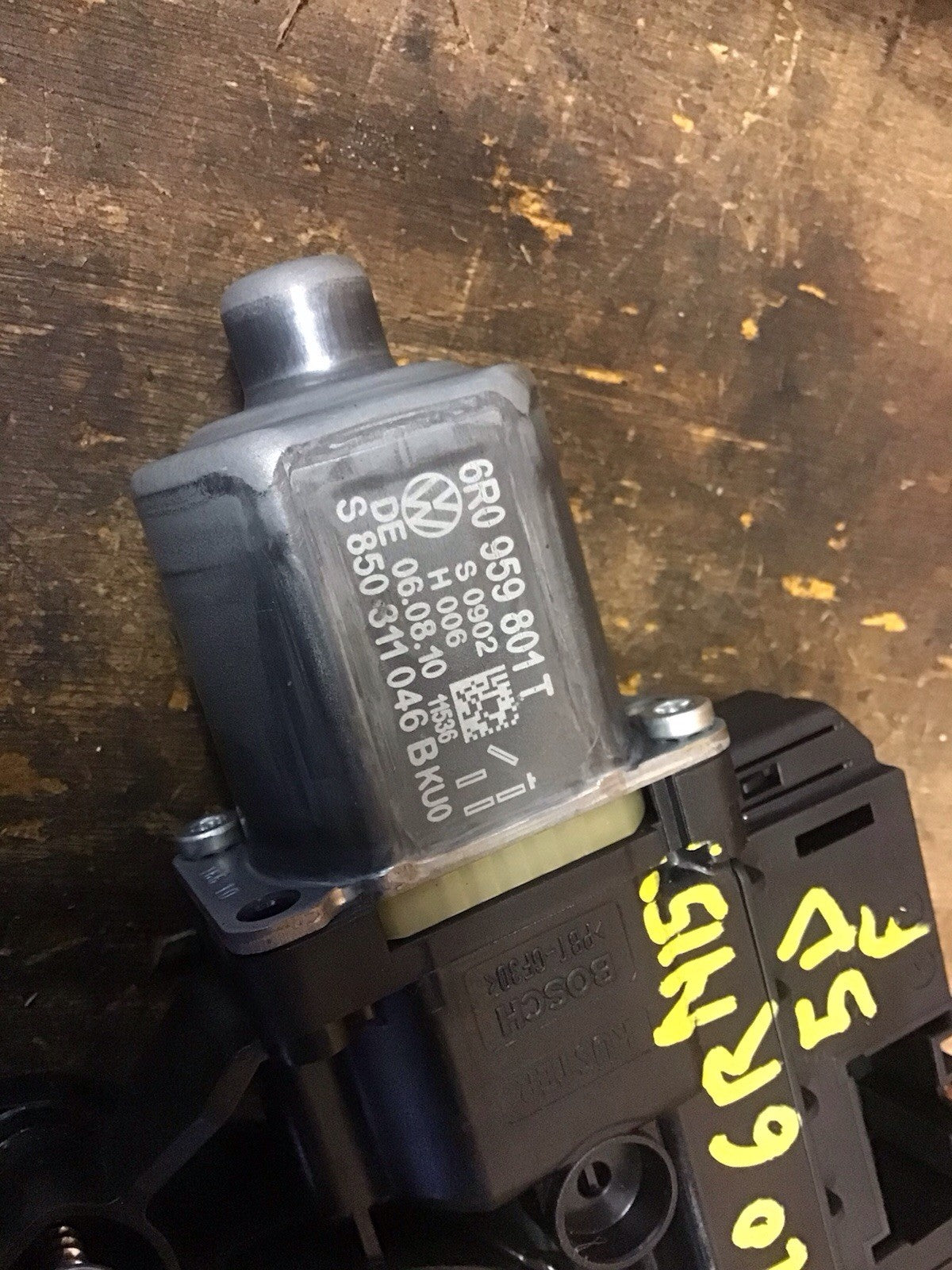 POLO 6R PASSENGERS FRONT WINDOW MOTOR AND REGULATOR 6R0959801T 5 DOOR 09 20132