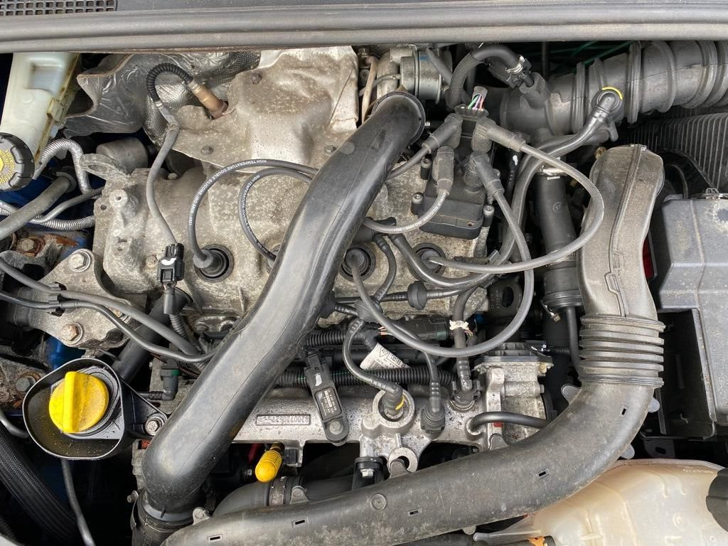RENAULT CLIO MK3 1.2 TURBO PETROL ENGINE CODE D4F 784 58000 MILES 2006 20121