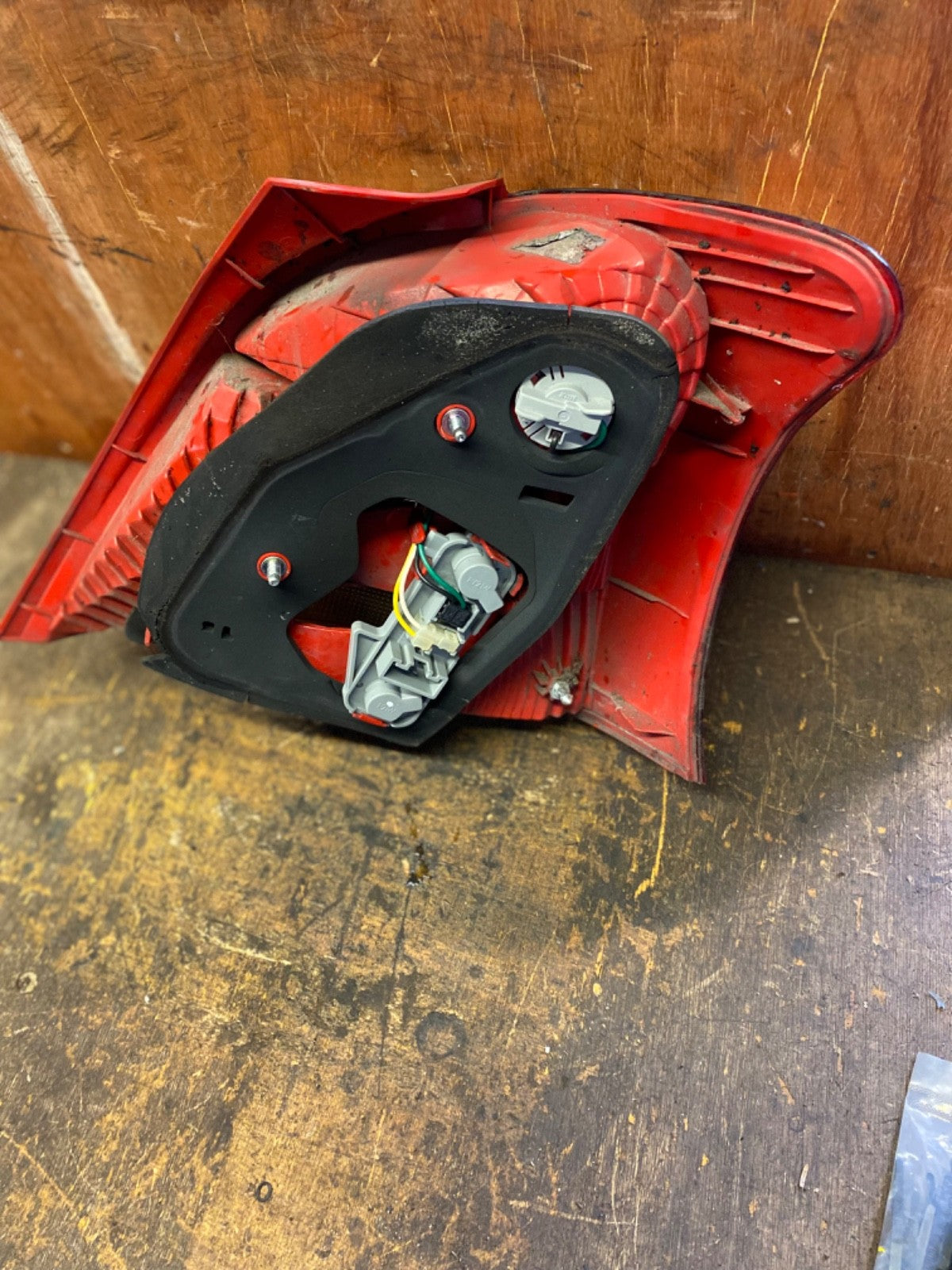 TOYOTA YARIS MK2 PASSENGER'S SIDE N/S REAR LIGHT 2006 20117