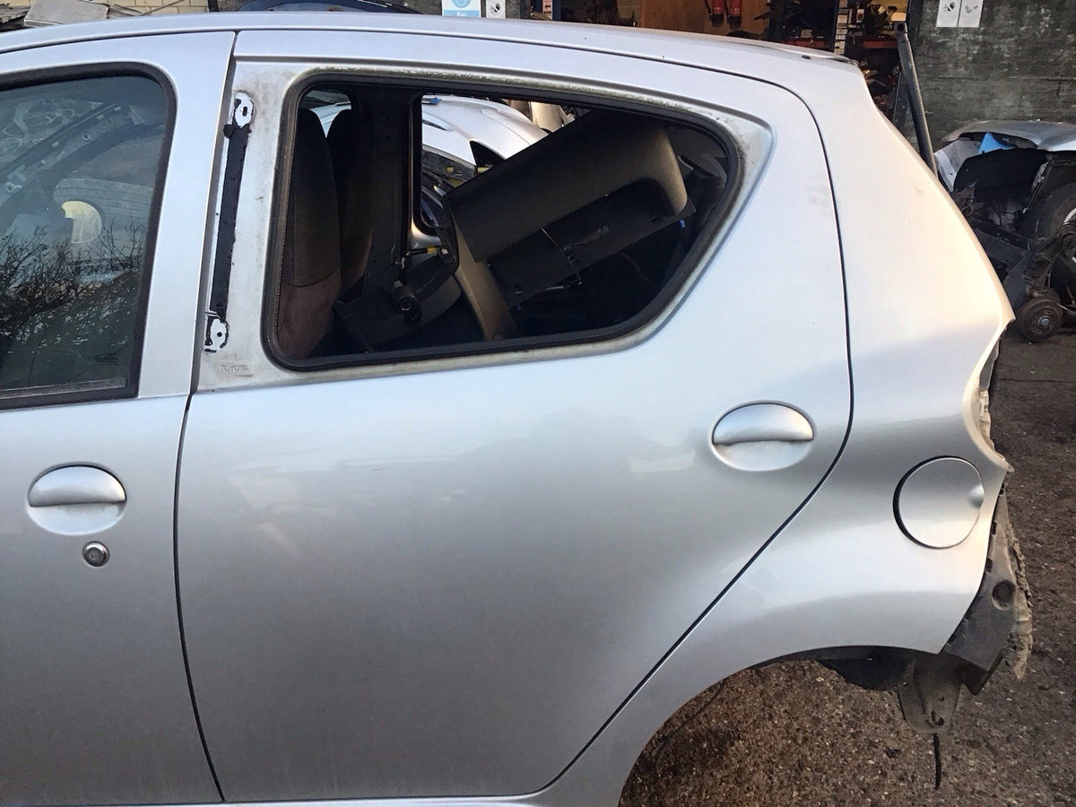 TOYOTA AYGO MK1 PASSENGER'S SIDE REAR DOOR SATIN SILVER  CODE 1E7 2005 20142