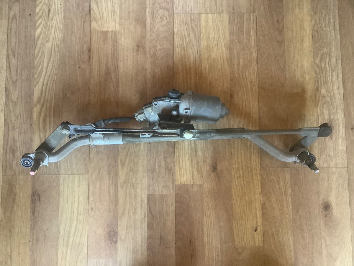 TOYOTA IQ FRONT WIPER MOTOR AND LINKAGE 85110 74040 2009 20141
