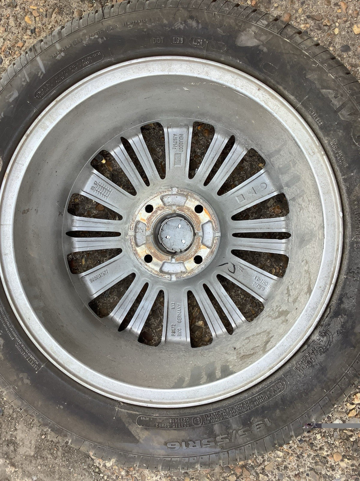 PEUGEOT 208 ALLOY WHEEL 16'' 9808137577 TYRE 195X55X15 2012 20199