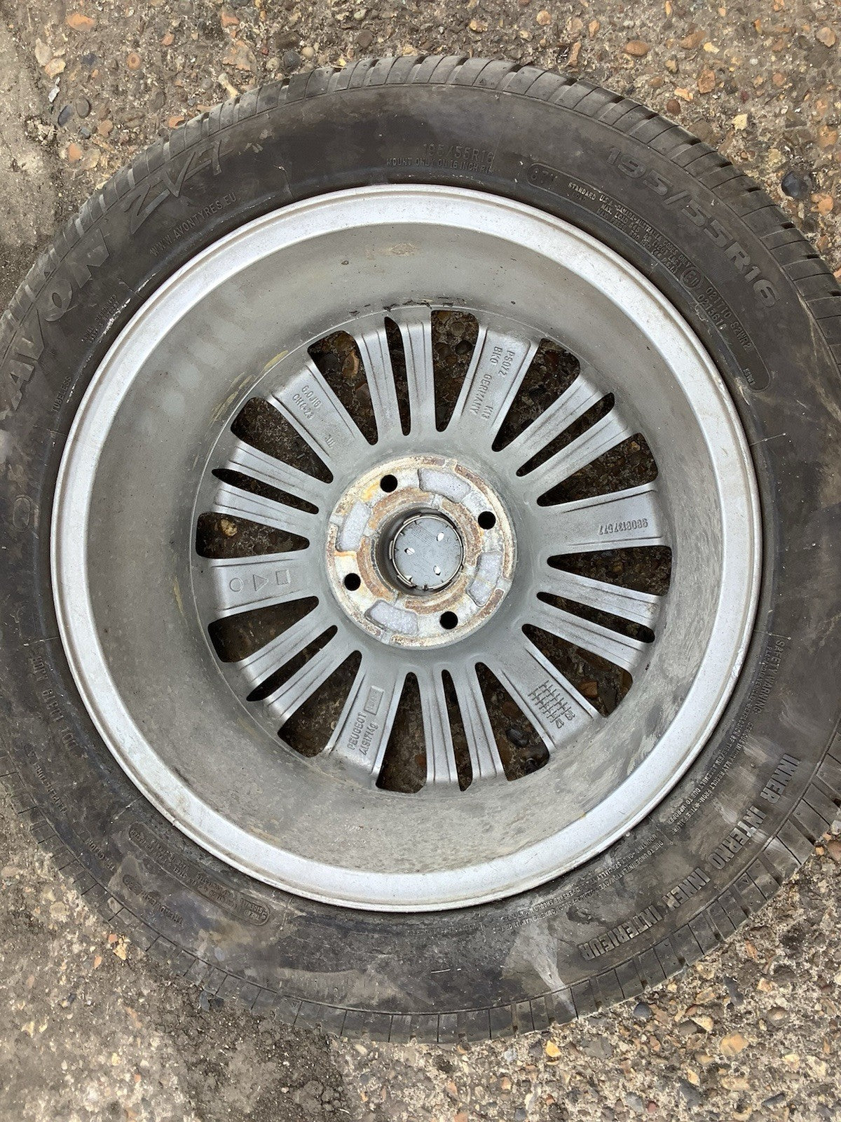 PEUGEOT 208 ALLOY WHEEL 16'' 9808137577 TYRE 195X55X15 2012 20198