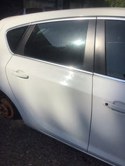 VAUXHALL ASTRA J DRIVER'S SIDE O/S REAR DOOR SUMMIT WHITE Z40R 2010 20146