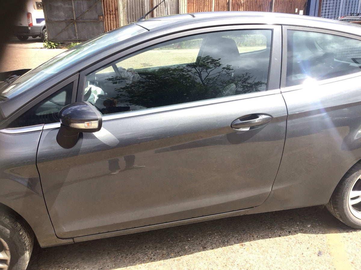 FORD FIESTA MK7 PASSENGERS SIDE N/S FRONT DOOR MAGNETIC GREY J7 3 DOOR 2008 20177