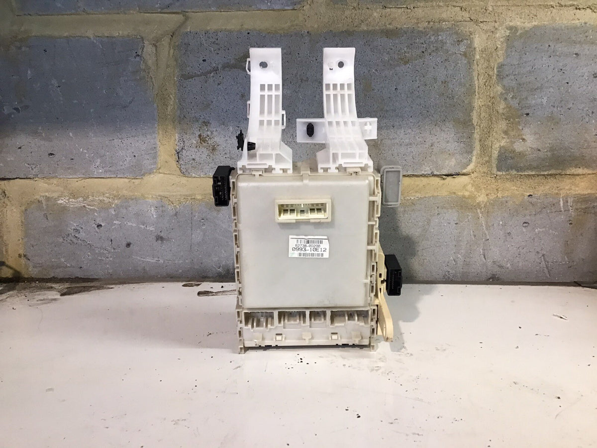 TOYOTA YARIS MK2 1.3 PETROL FUSE BOX 82730 0D290 2006 20115