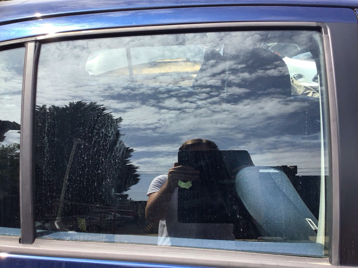 TOYOTA YARIS MK2 DRIVERS SIDE REAR DOOR WINDOW GLASS 5 DOOR 2005 20114