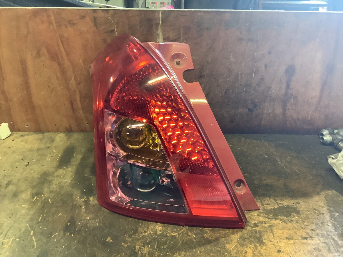 SUZUKI SWIFT PASSENGER'S SIDE N/S REAR LIGHT 0283702769 2010 20170